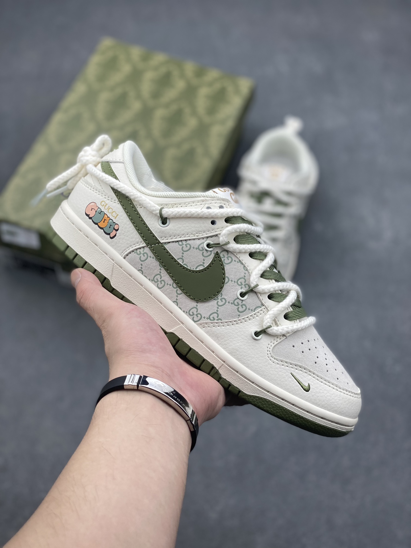 Nike SB Dunk Low Gucci Collaboration Sneakers - Limited Edition Style 2 i1726421818 7443 8