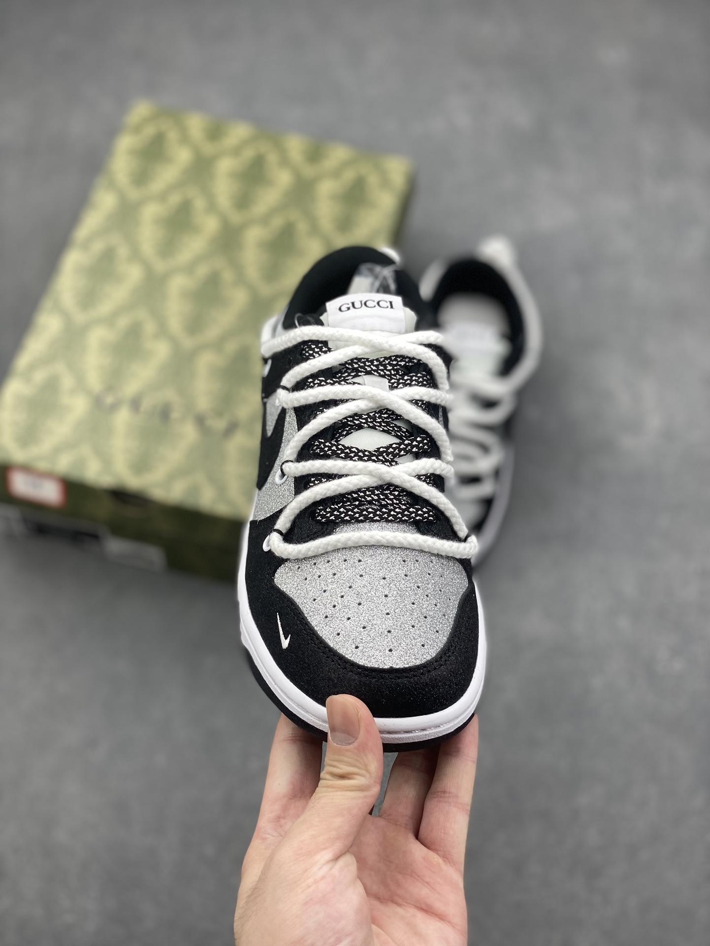 Nike SB Dunk Low Gucci - Anniversary Custom Low-Top Casual Skateboarding Shoes 3 i1726422298 2591 2