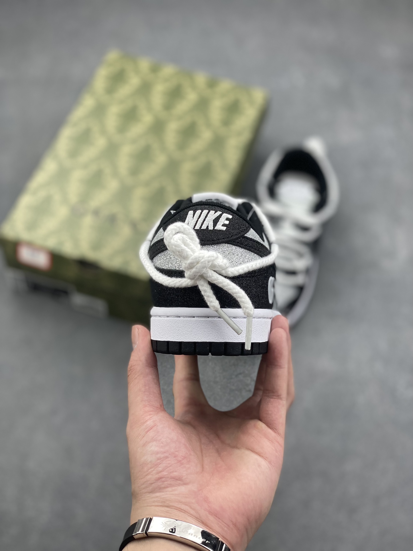 Nike SB Dunk Low Gucci - Anniversary Custom Low-Top Casual Skateboarding Shoes 5 i1726422298 2784 1