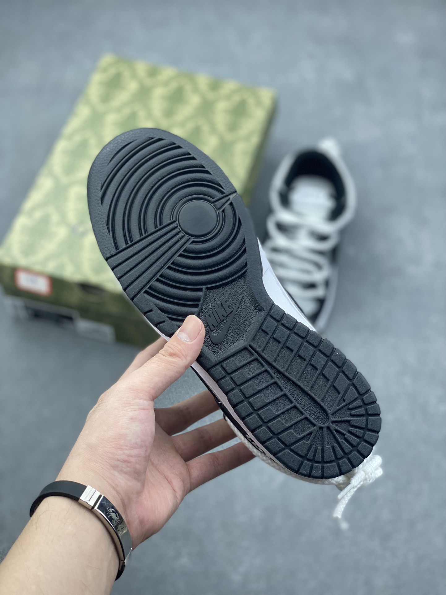 Nike SB Dunk Low Gucci - Anniversary Custom Low-Top Casual Skateboarding Shoes 7 i1726422298 906 4