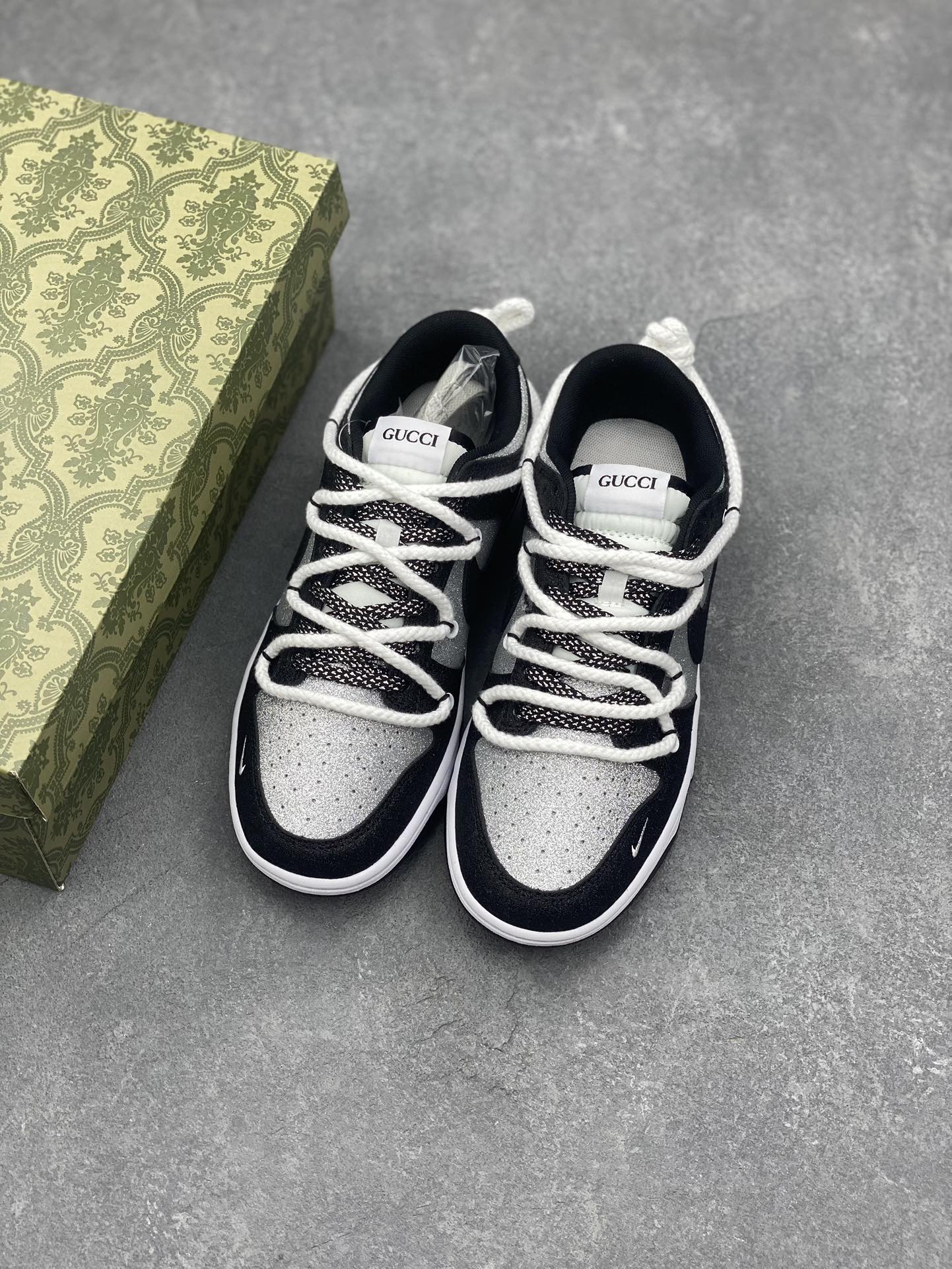 Nike SB Dunk Low Gucci - Anniversary Custom Low-Top Casual Skateboarding Shoes 9 i1726422298 9515 6