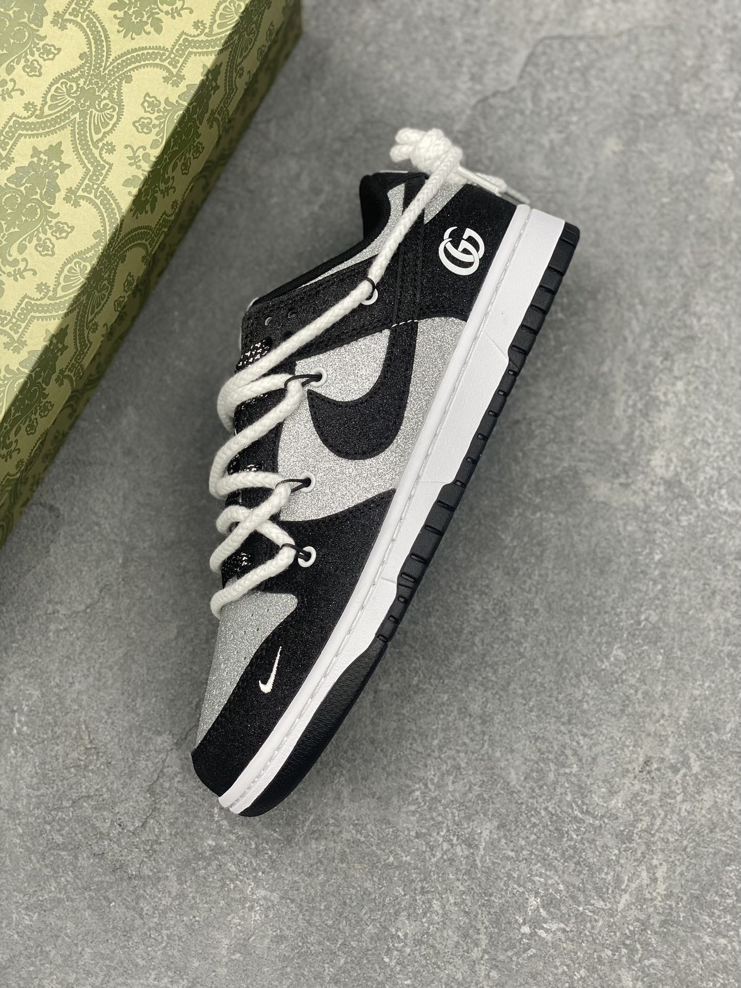 Nike SB Dunk Low Gucci - Anniversary Custom Low-Top Casual Skateboarding Shoes 8 i1726422298 967 0