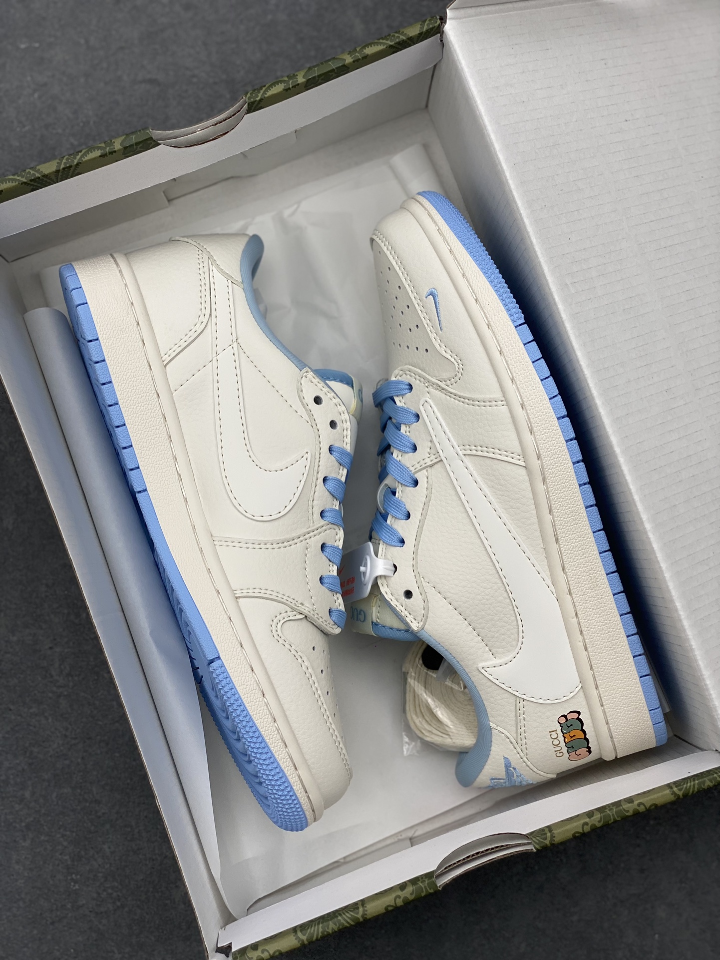 Travis Scott x Fragment Design x Jordan Air Jordan 1 Low OG SP 10 i1726938203 3780 0