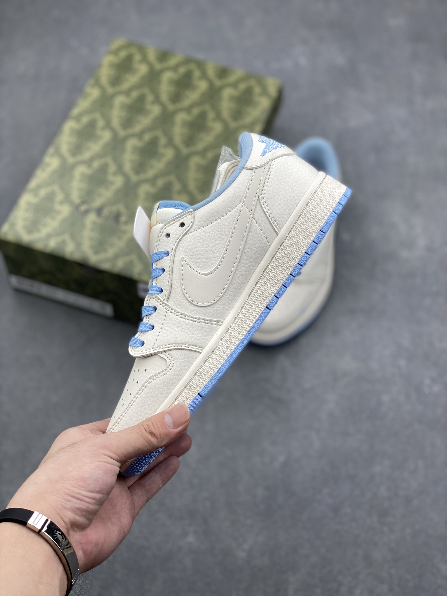 Travis Scott x Fragment Design x Jordan Air Jordan 1 Low OG SP 4 i1726938203 6670 0