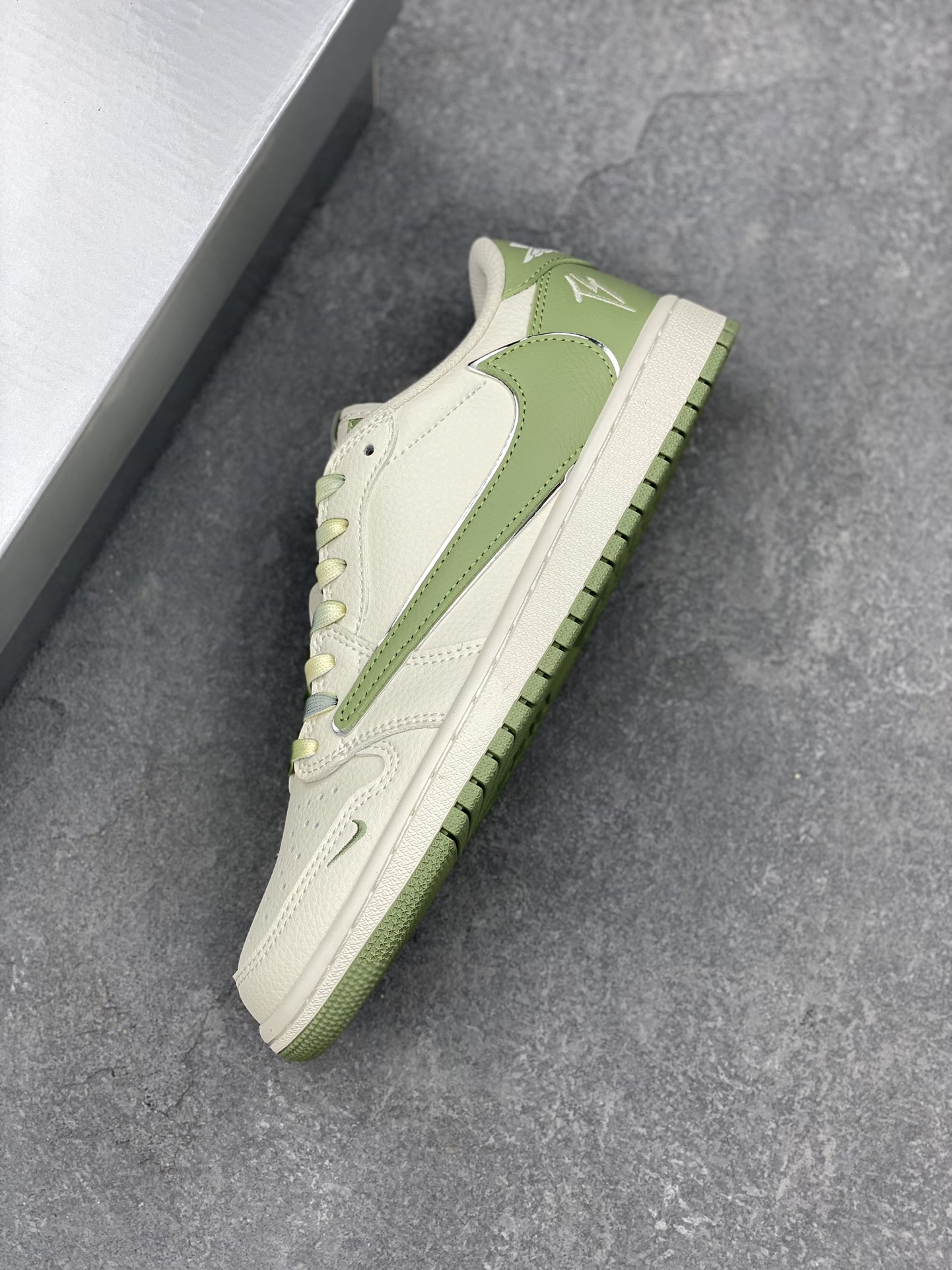 Travis Scott x Fragment Design Air Jordan 1 Low OG SP "Sail Green" 7 i1726938380 6117 8