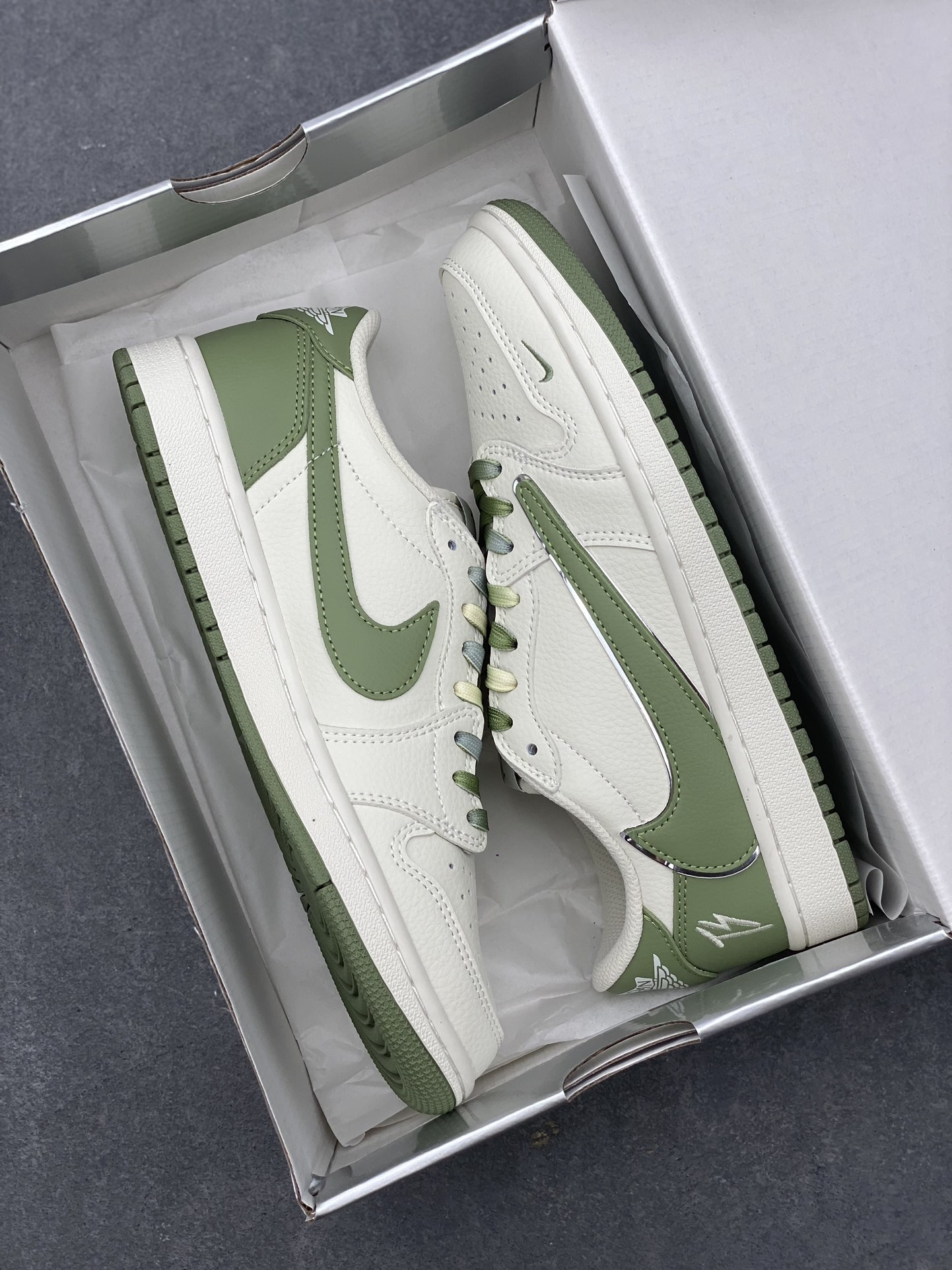Travis Scott x Fragment Design Air Jordan 1 Low OG SP "Sail Green" 9 i1726938380 7098 1