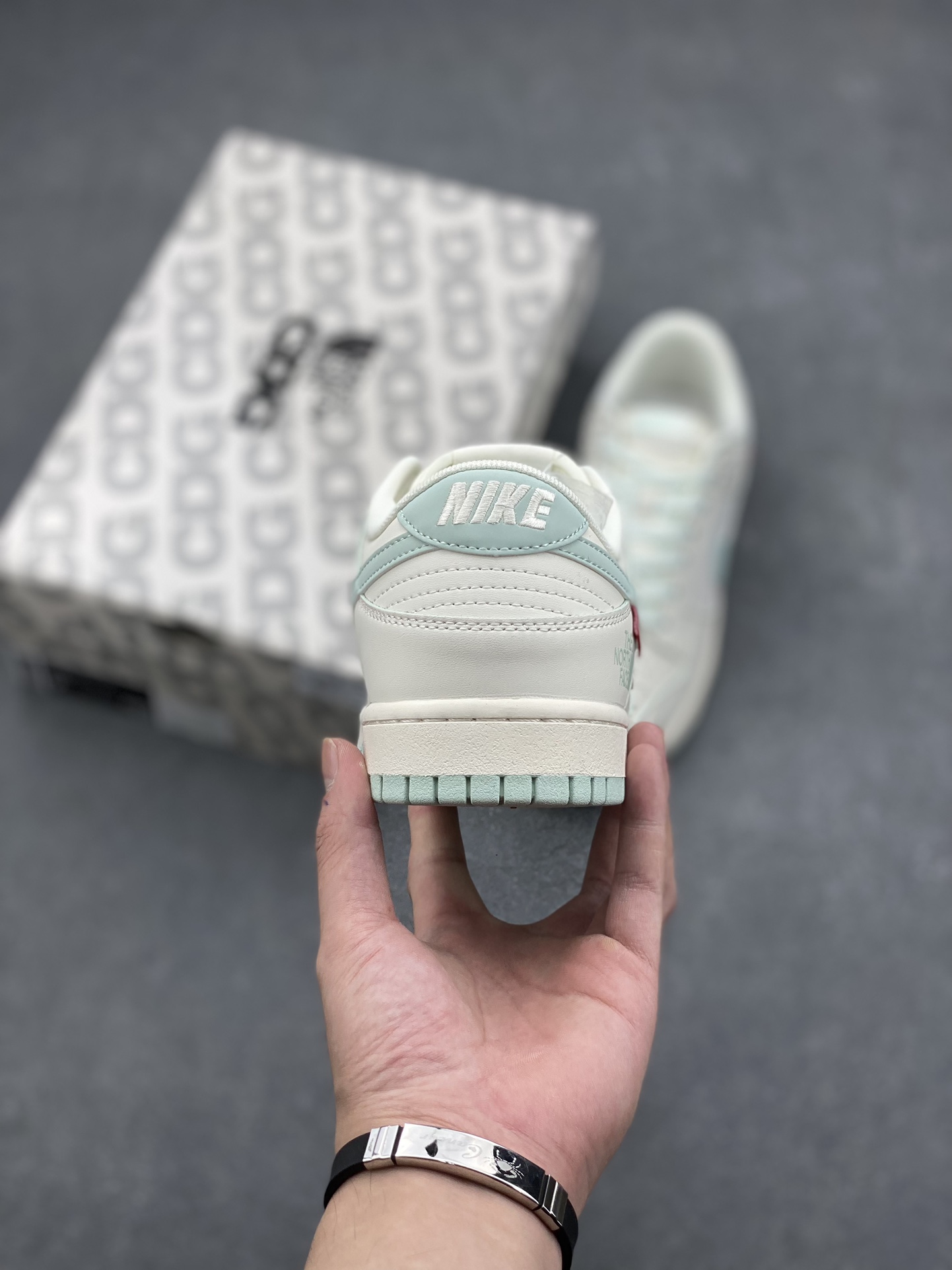 Nike SB Dunk Low The North Face Supreme Bamboo Green - Limited Edition 5 i1727023103 9267 2