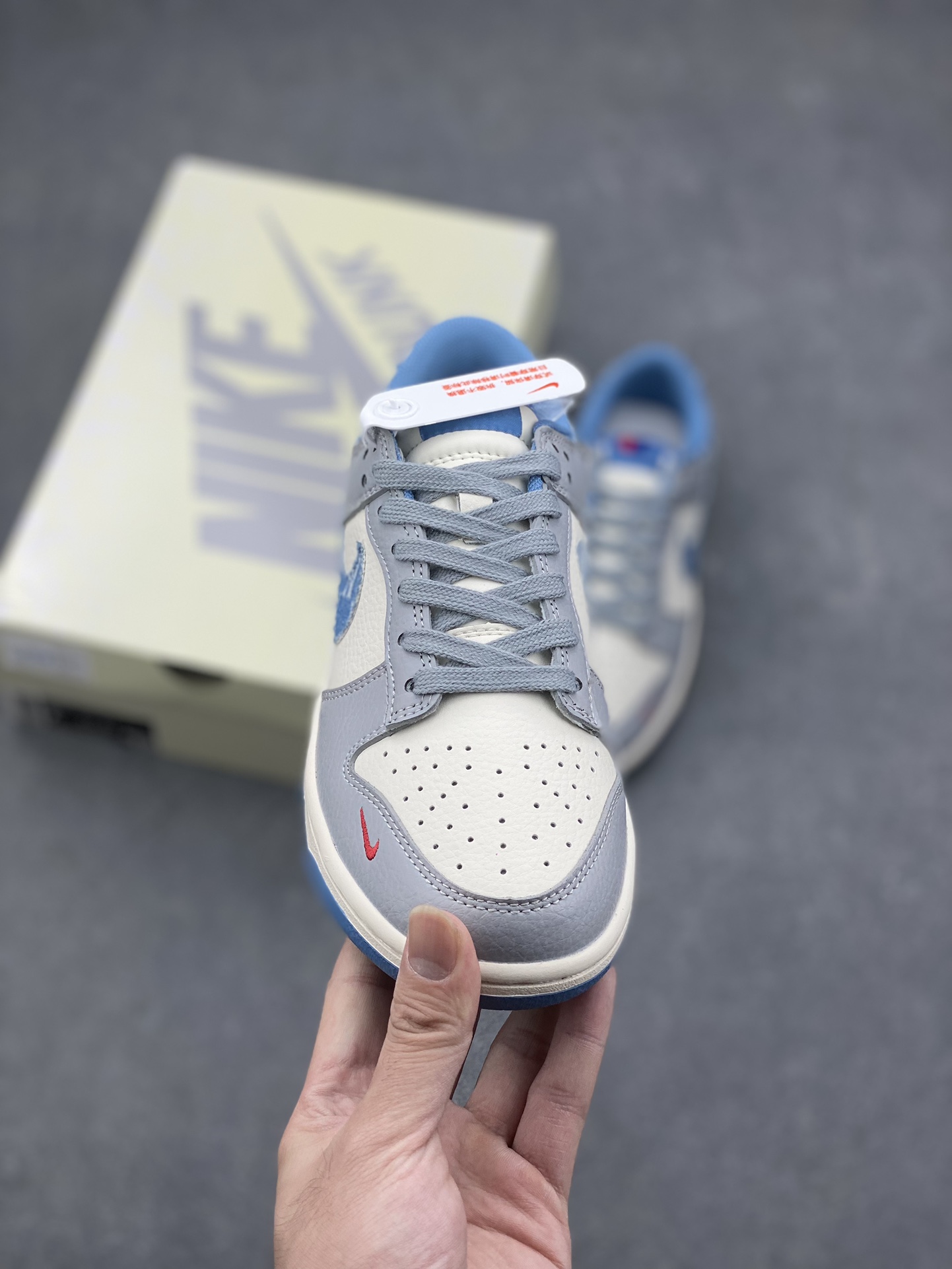 工厂套现🎉 福利特价💰100
原本地280版本
海外爆款限量发售!Nike SB Dunk Low &AMBUSH&BAPE联名——米白大黑勾” 周年高端定制 低帮休闲板鞋 定制鞋盒 大厂纯原品质出货 超高清洁度 皮料切割干净无任何毛边 细节完美
货号:XX9922-022
Size:36 36.5 37.5 38 38.5 39 40 40.5 41 42 42.5 43 44 44.5 45