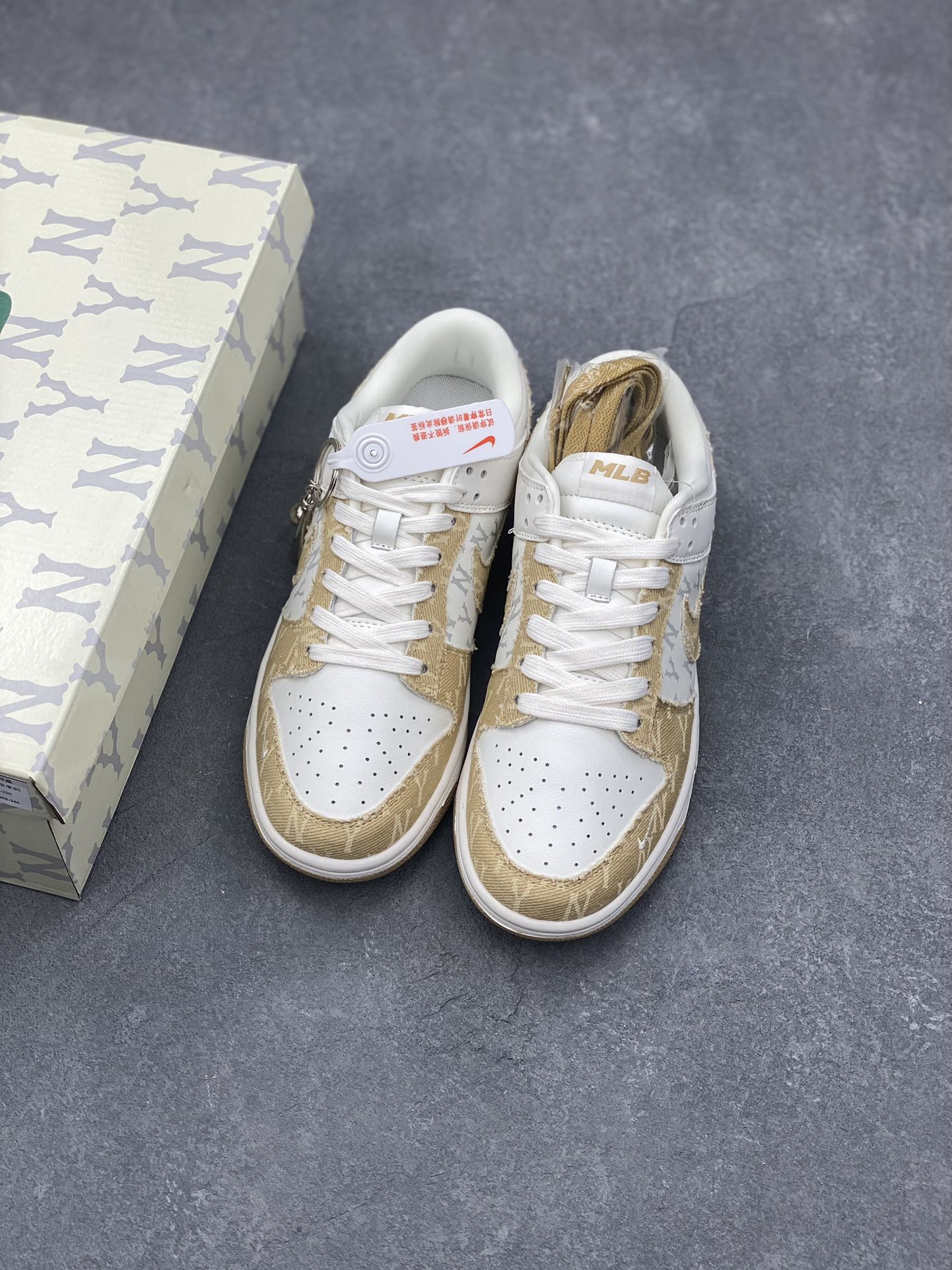 Nike SB Dunk Low MLB New York Yankees, Premium Leather, Perfect for Casual Wear 8 i1727639253 287 4