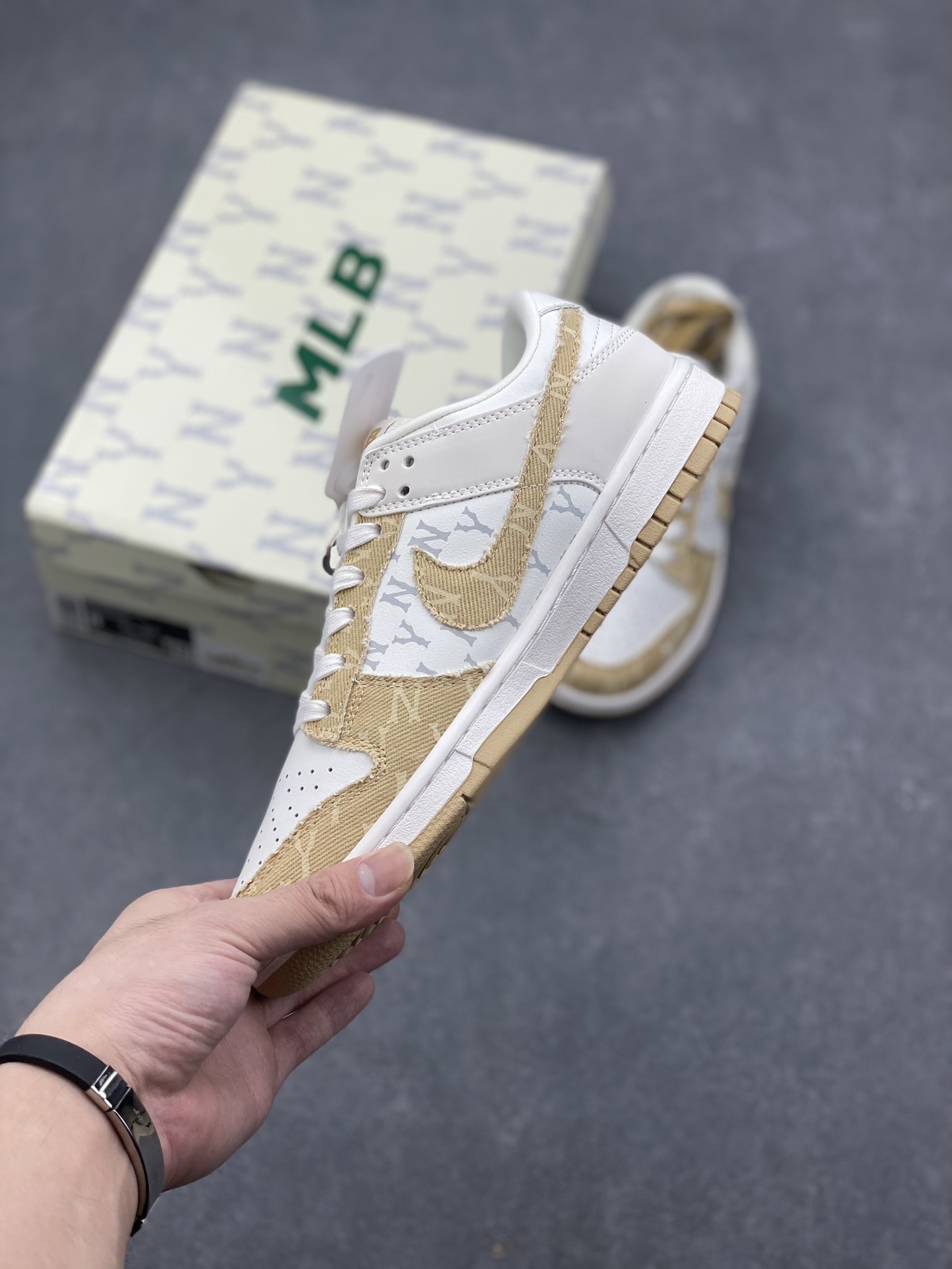 Nike SB Dunk Low MLB New York Yankees, Premium Leather, Perfect for Casual Wear 3 i1727639253 4609 0
