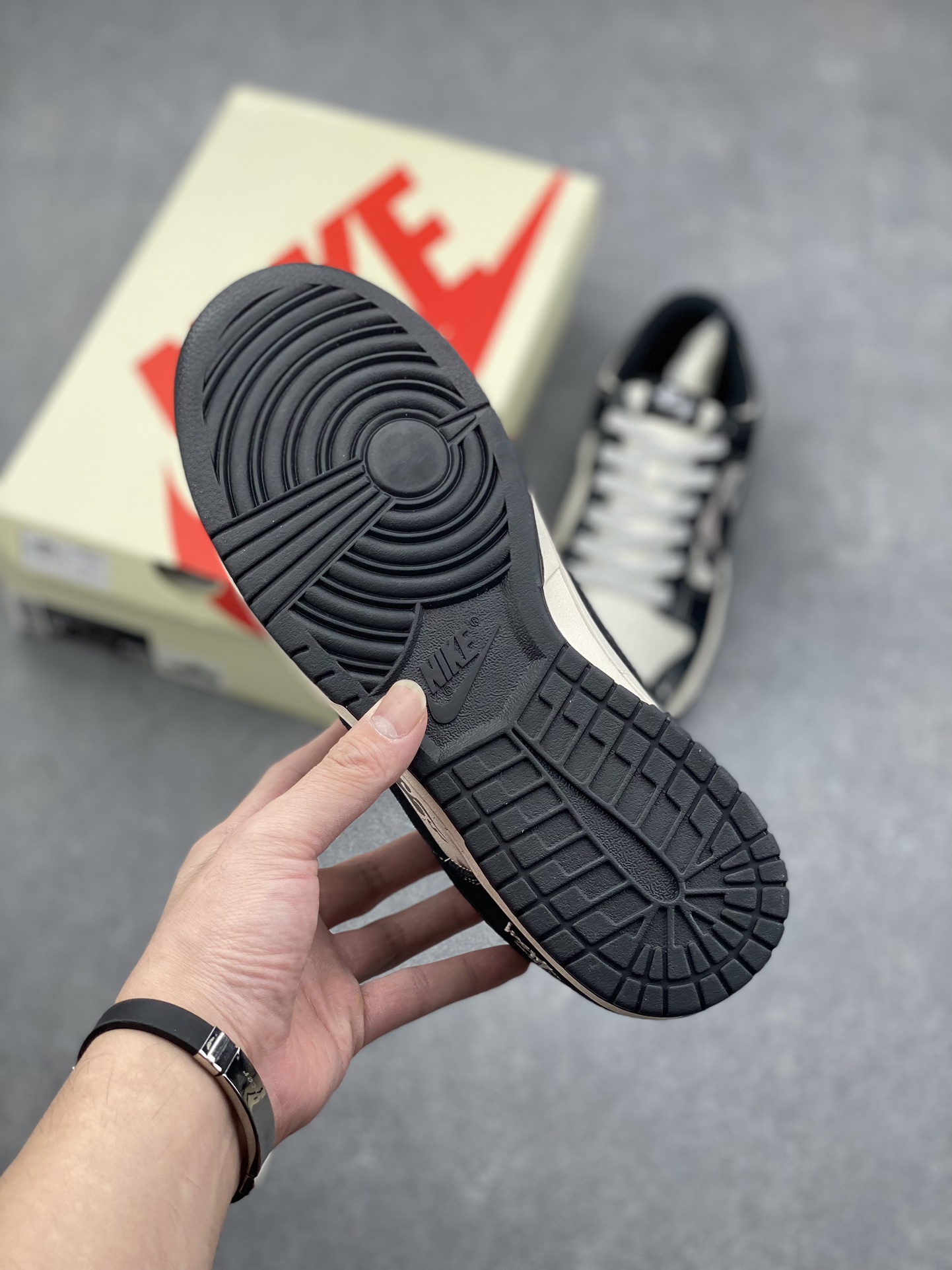 Nike SB Dunk Low x Stussy Black White Sneakers 7 i1728074115 1775 4