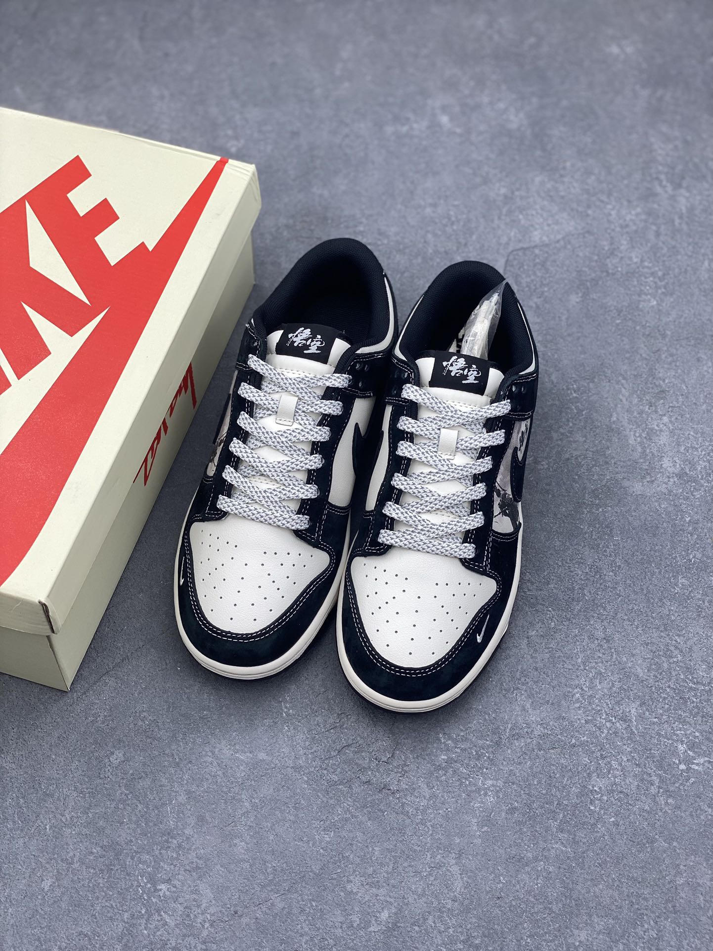 Nike SB Dunk Low x Stussy Black White Sneakers 9 i1728074115 9 0
