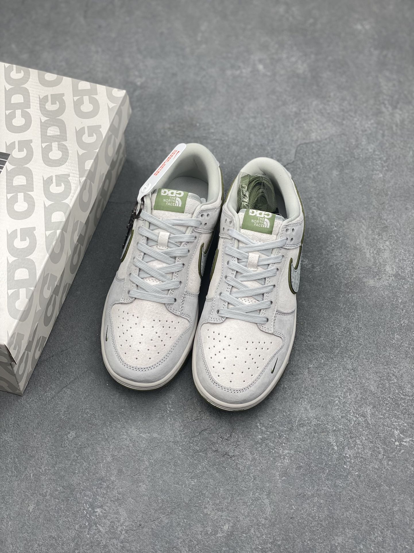 The North Face CDG Play x Nike Dunk Low Green Suede Sneakers 8 i1728424578 810 6