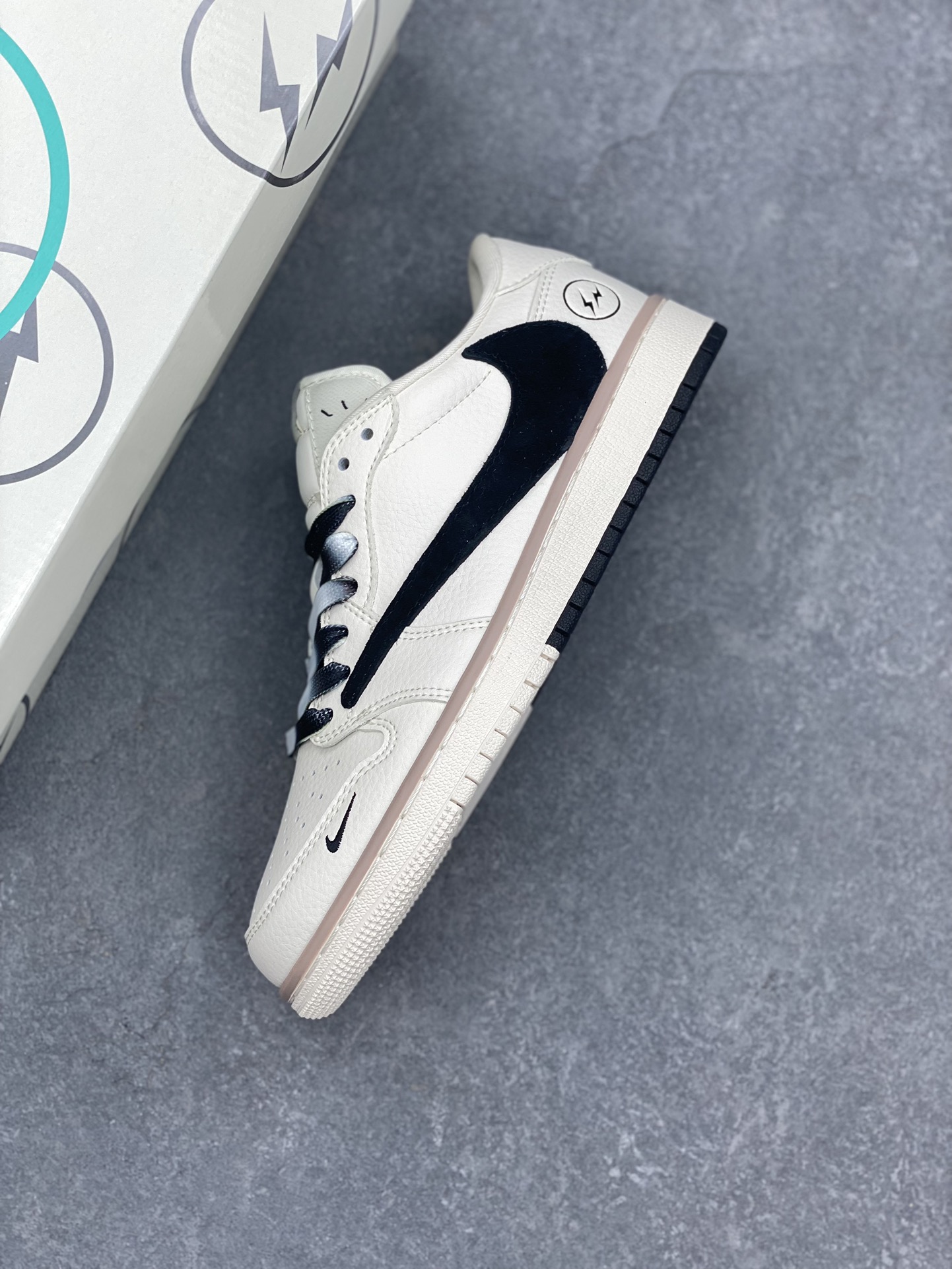 Travis Scott x Nike Air Jordan 1 Low Reverse Mocha - Premium Quality Sneakers 8 i1728598582 5389 8