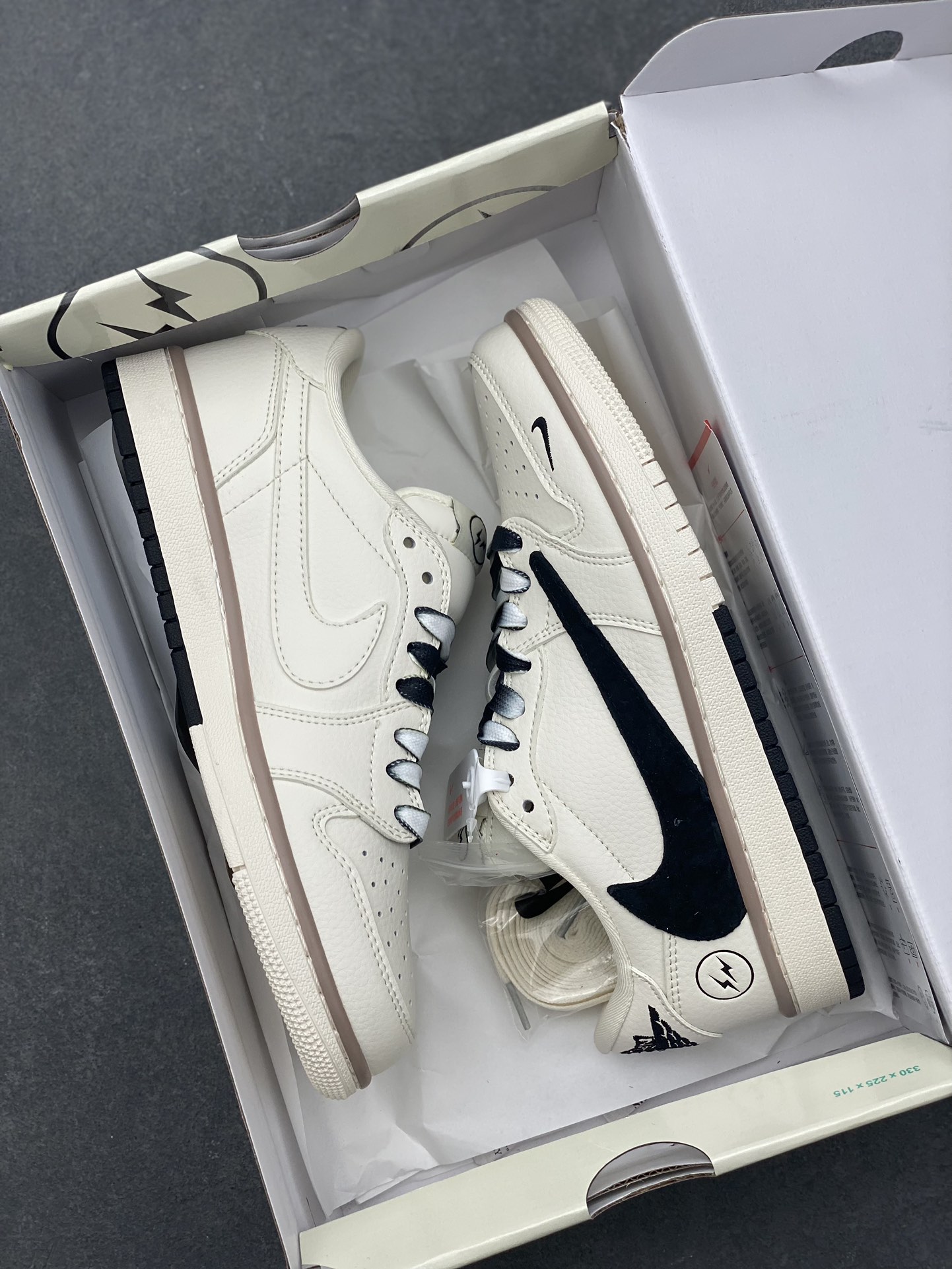 Travis Scott x Nike Air Jordan 1 Low Reverse Mocha - Premium Quality Sneakers 10 i1728598582 7317 2
