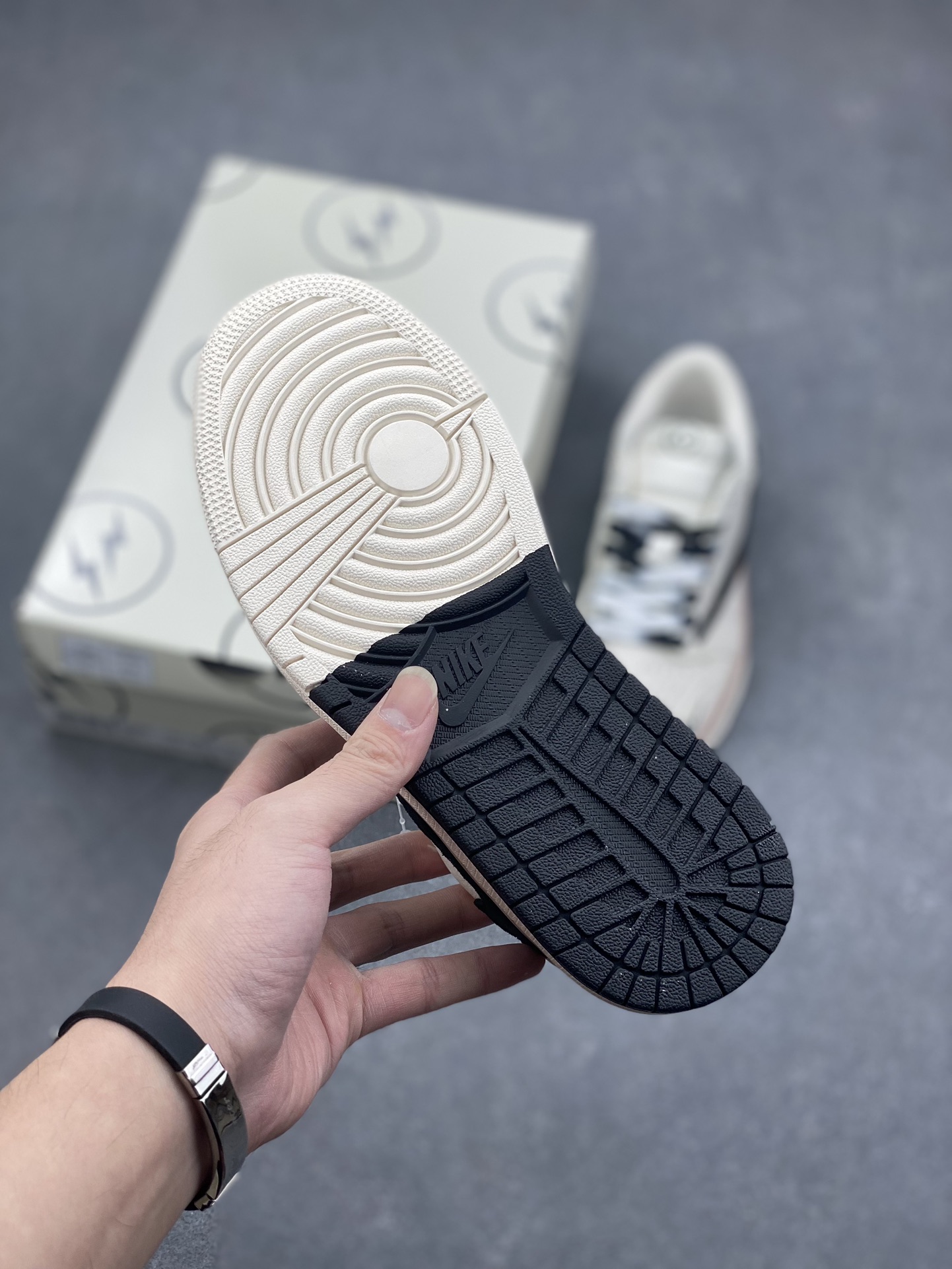 Travis Scott x Nike Air Jordan 1 Low Reverse Mocha - Premium Quality Sneakers 7 i1728598582 7517 1