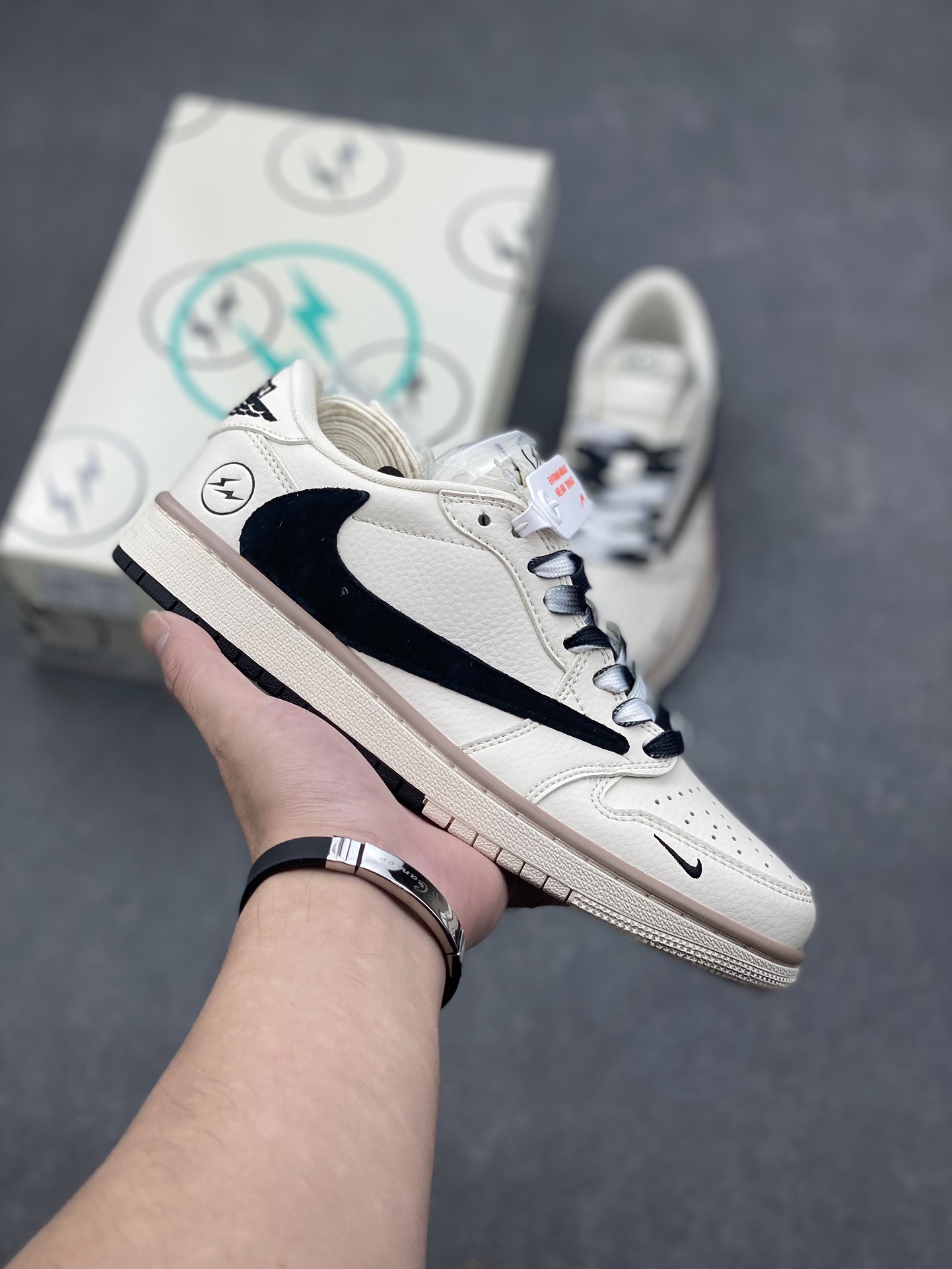 Travis Scott x Nike Air Jordan 1 Low Reverse Mocha - Premium Quality Sneakers 2 i1728598582 8191 6