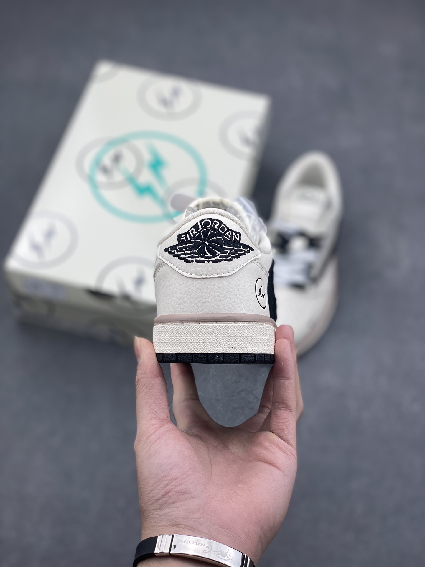 Travis Scott x Nike Air Jordan 1 Low Reverse Mocha - Premium Quality Sneakers 5 i1728598582 8480 3