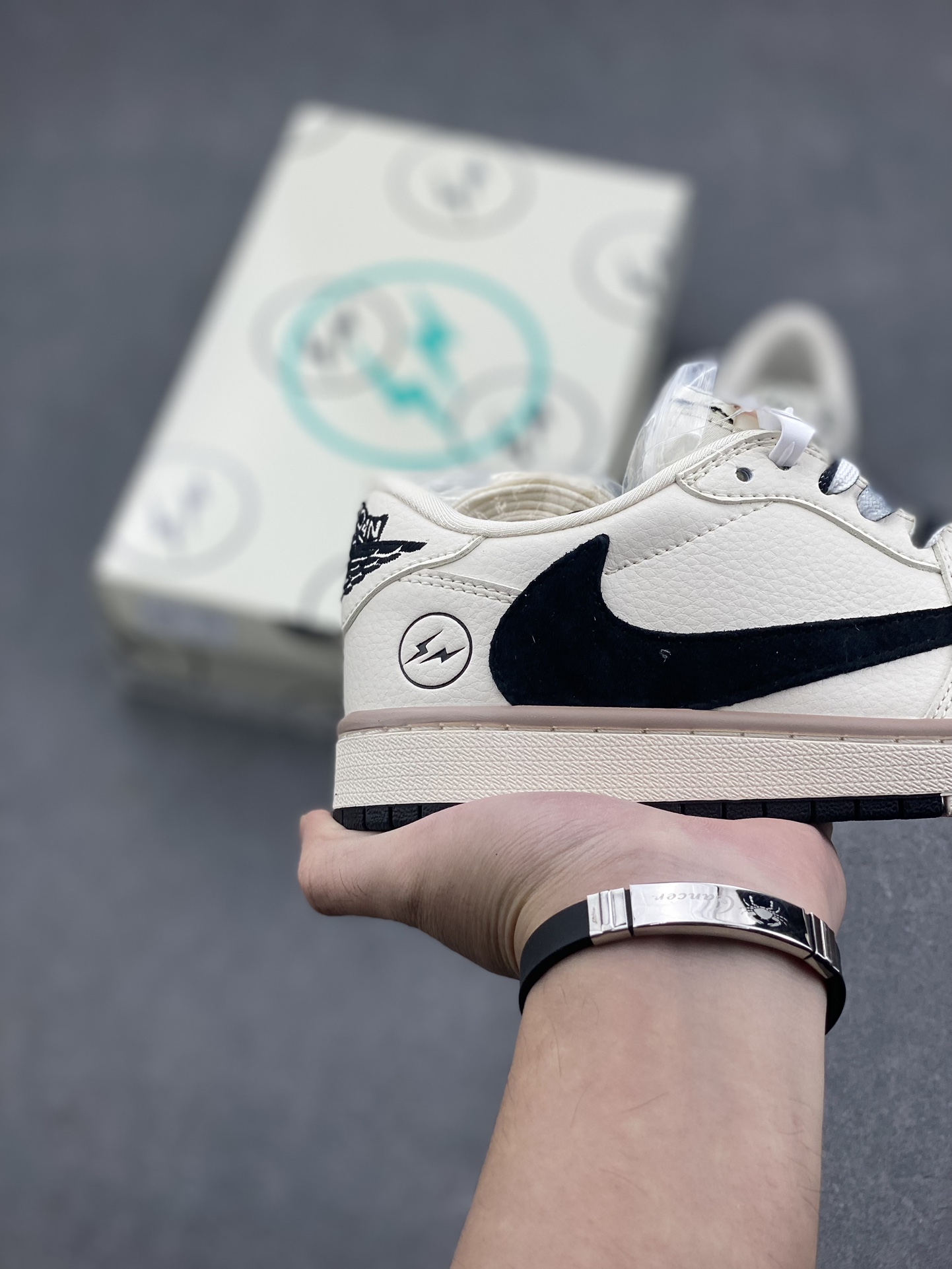 Travis Scott x Nike Air Jordan 1 Low Reverse Mocha - Premium Quality Sneakers 6 i1728598582 9393 0