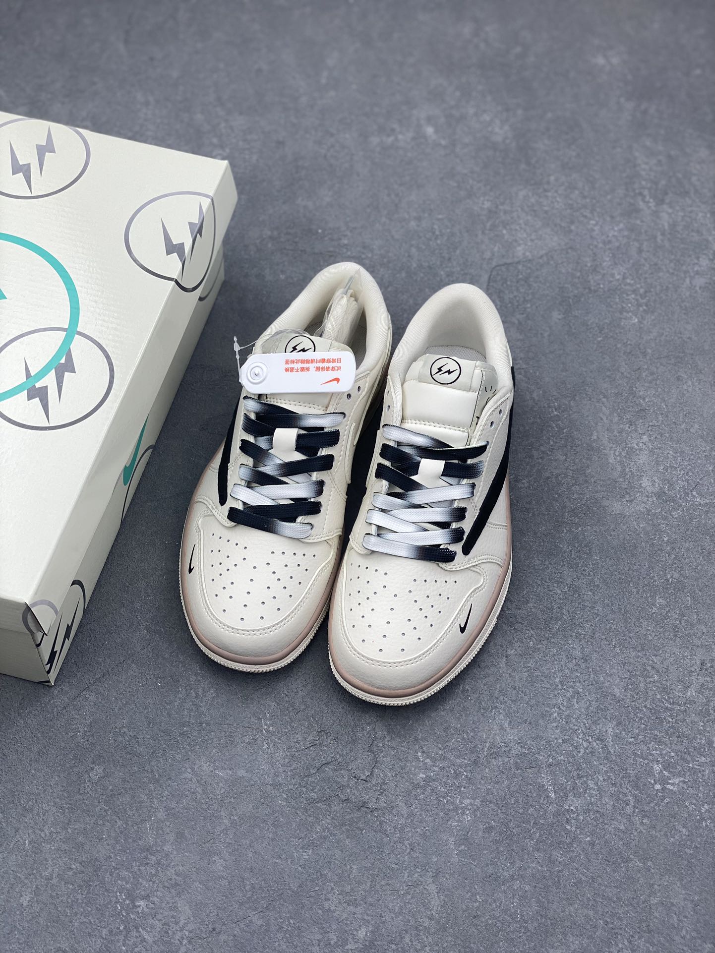 Travis Scott x Nike Air Jordan 1 Low Reverse Mocha - Premium Quality Sneakers 9 i1728598582 9589 4