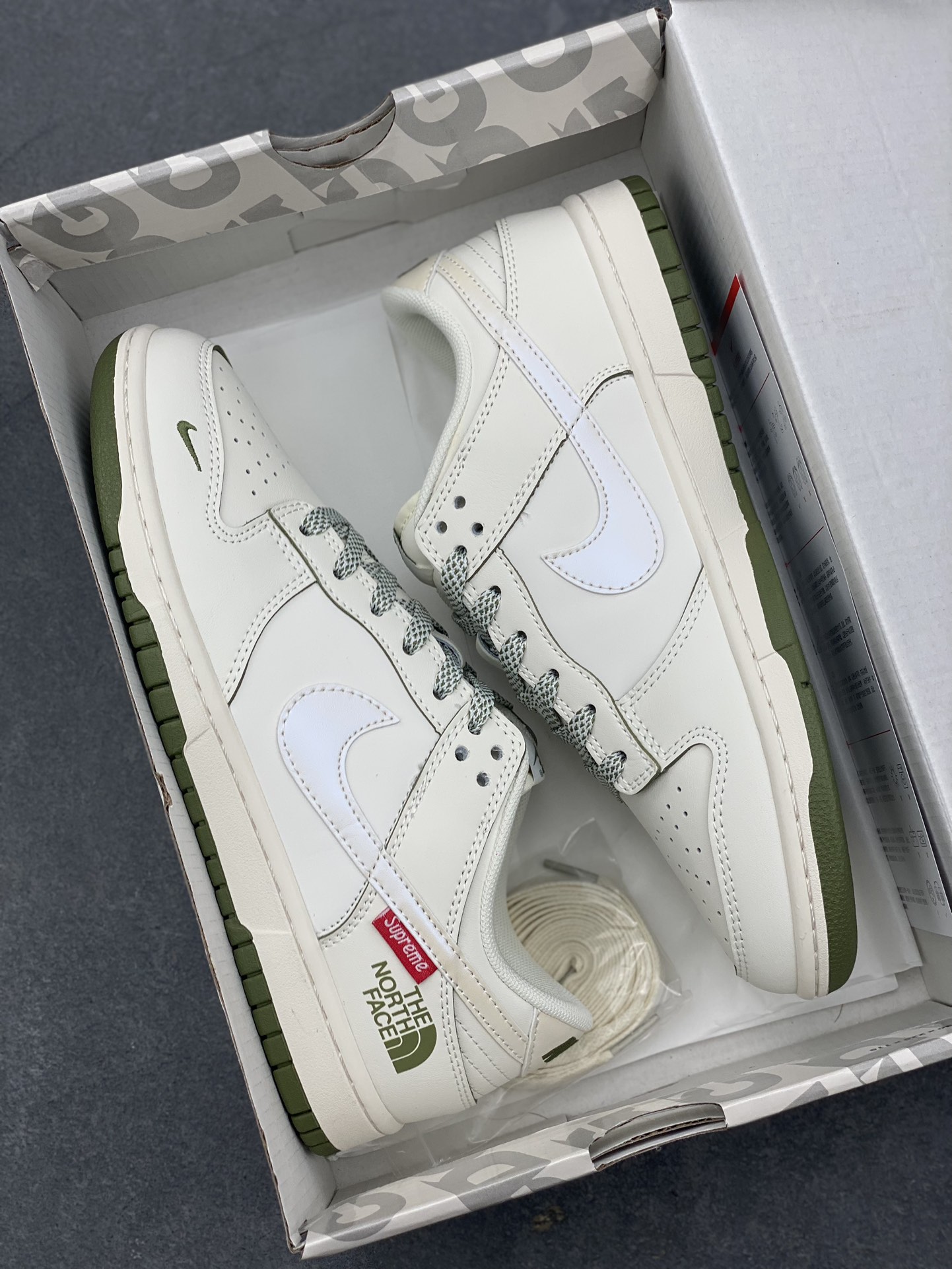 Nike SB Dunk Low Supreme The North Face Collab Sneakers - Limited Edition 10 i1728674117 4638 7
