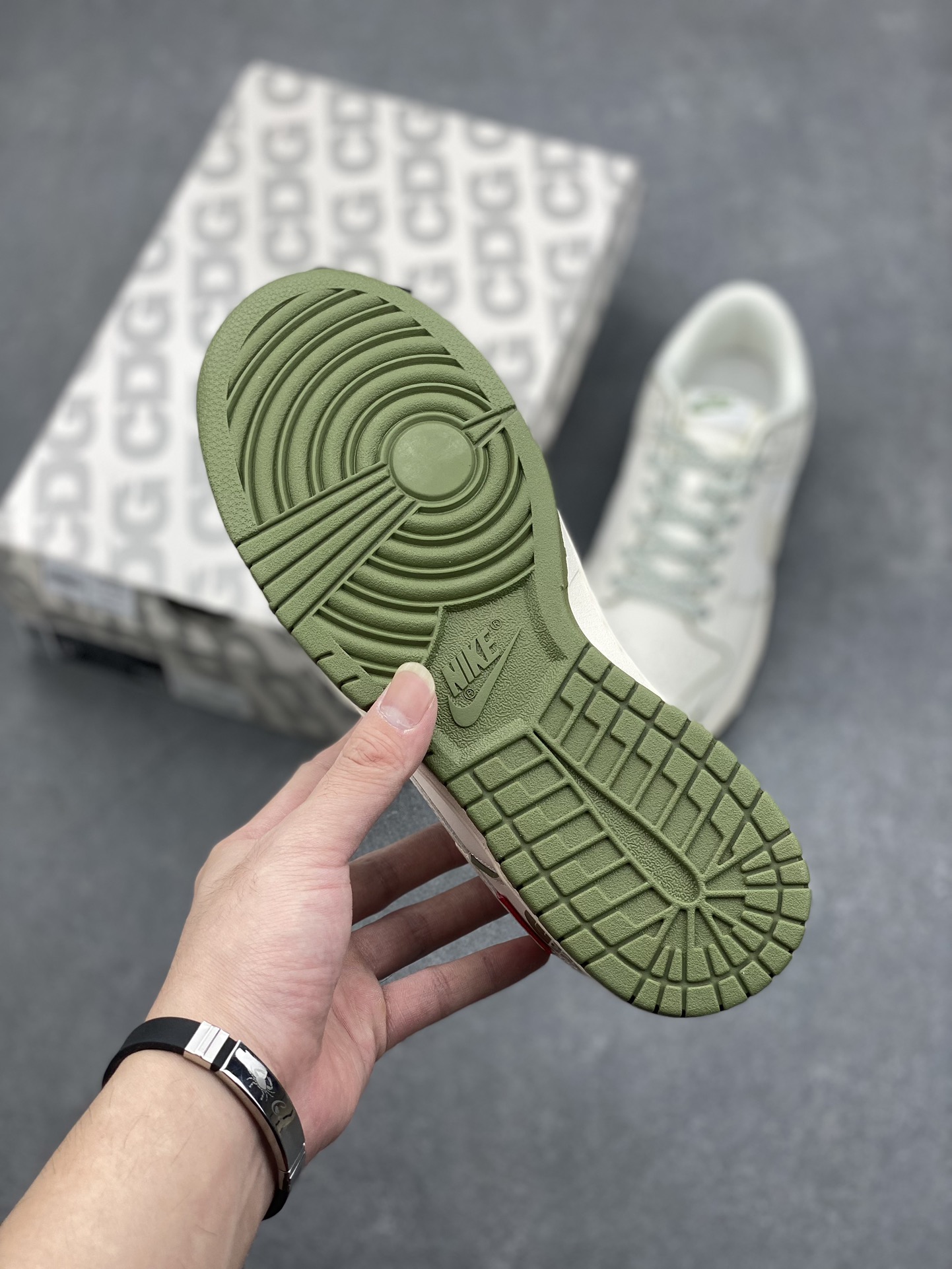 Nike SB Dunk Low Supreme The North Face Collab Sneakers - Limited Edition 7 i1728674117 4786 1