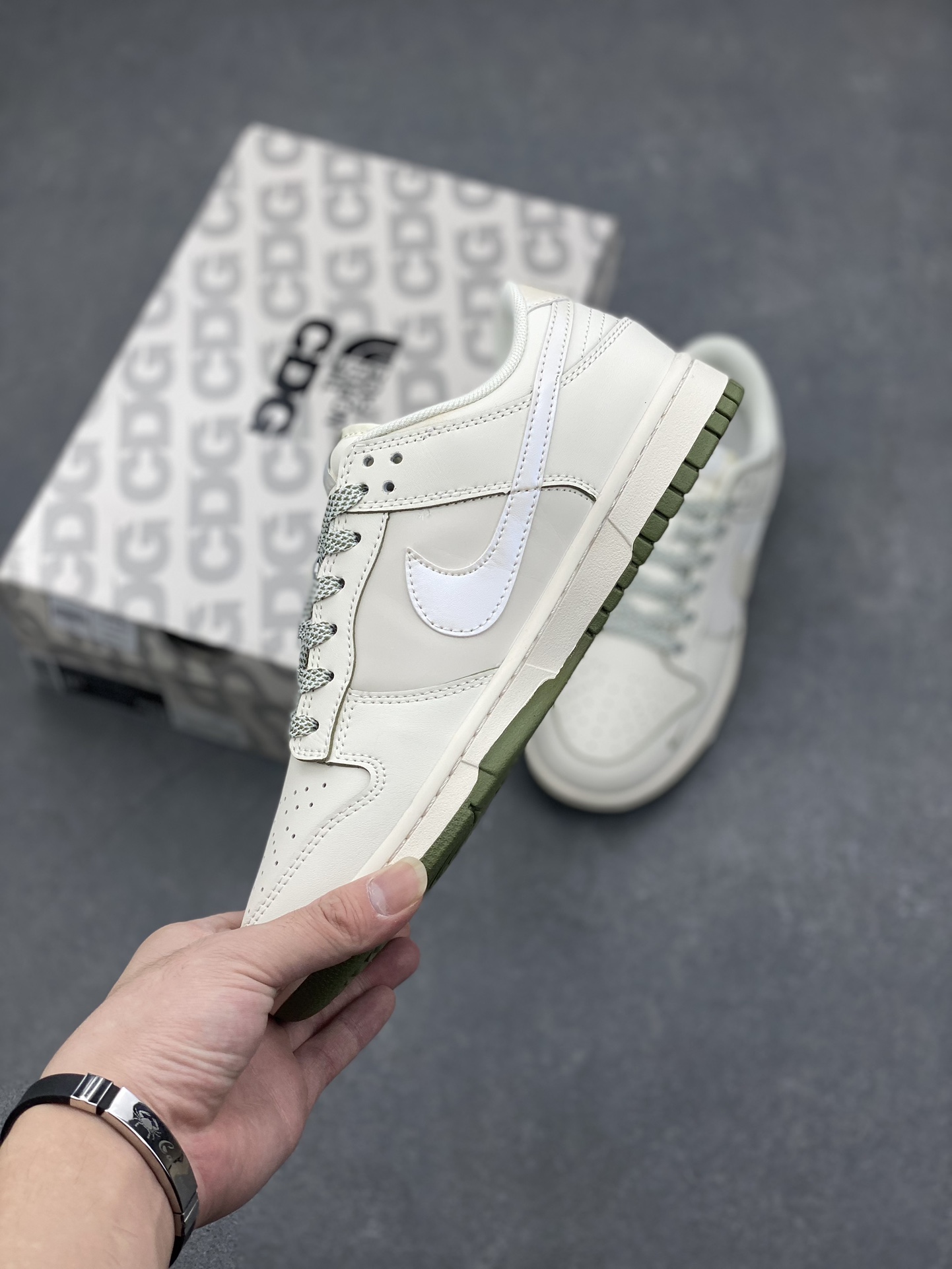 Nike SB Dunk Low Supreme The North Face Collab Sneakers - Limited Edition 4 i1728674117 8401 0