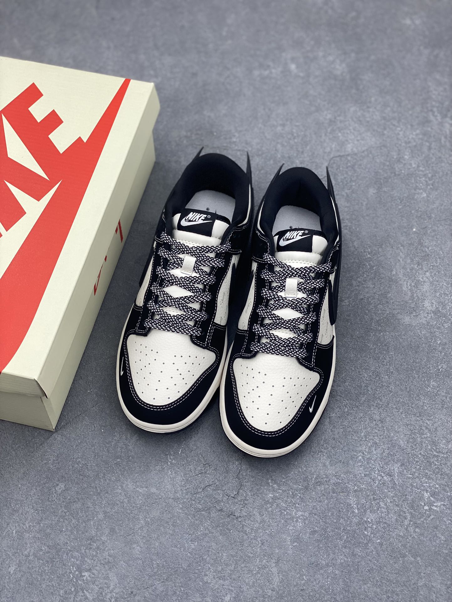 Nike SB Dunk Low x AMBUSH x Stussy - Limited Edition Black Line Sneakers 9 i1728763809 4280 6