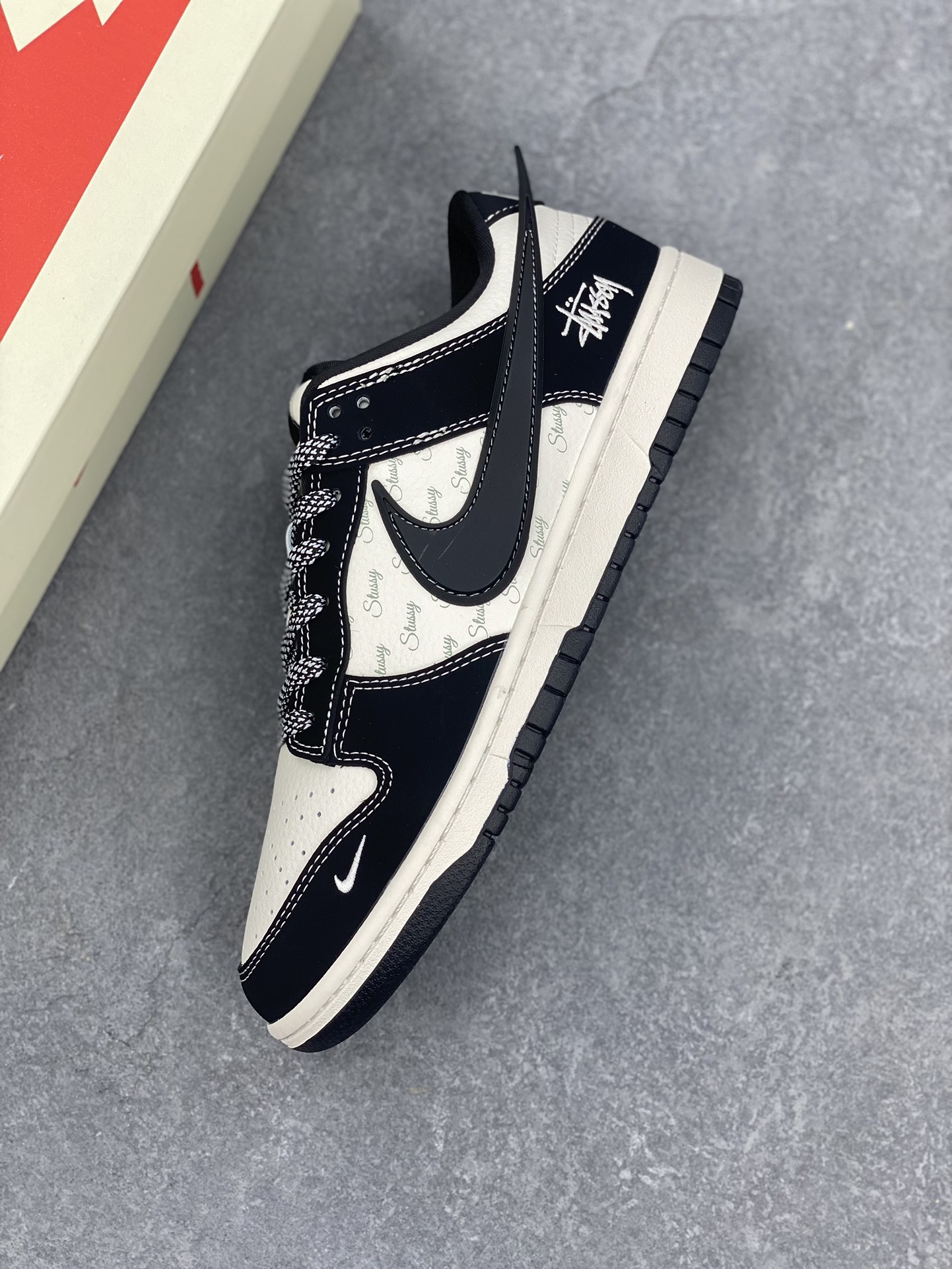 Nike SB Dunk Low x AMBUSH x Stussy - Limited Edition Black Line Sneakers 8 i1728763809 7796 0