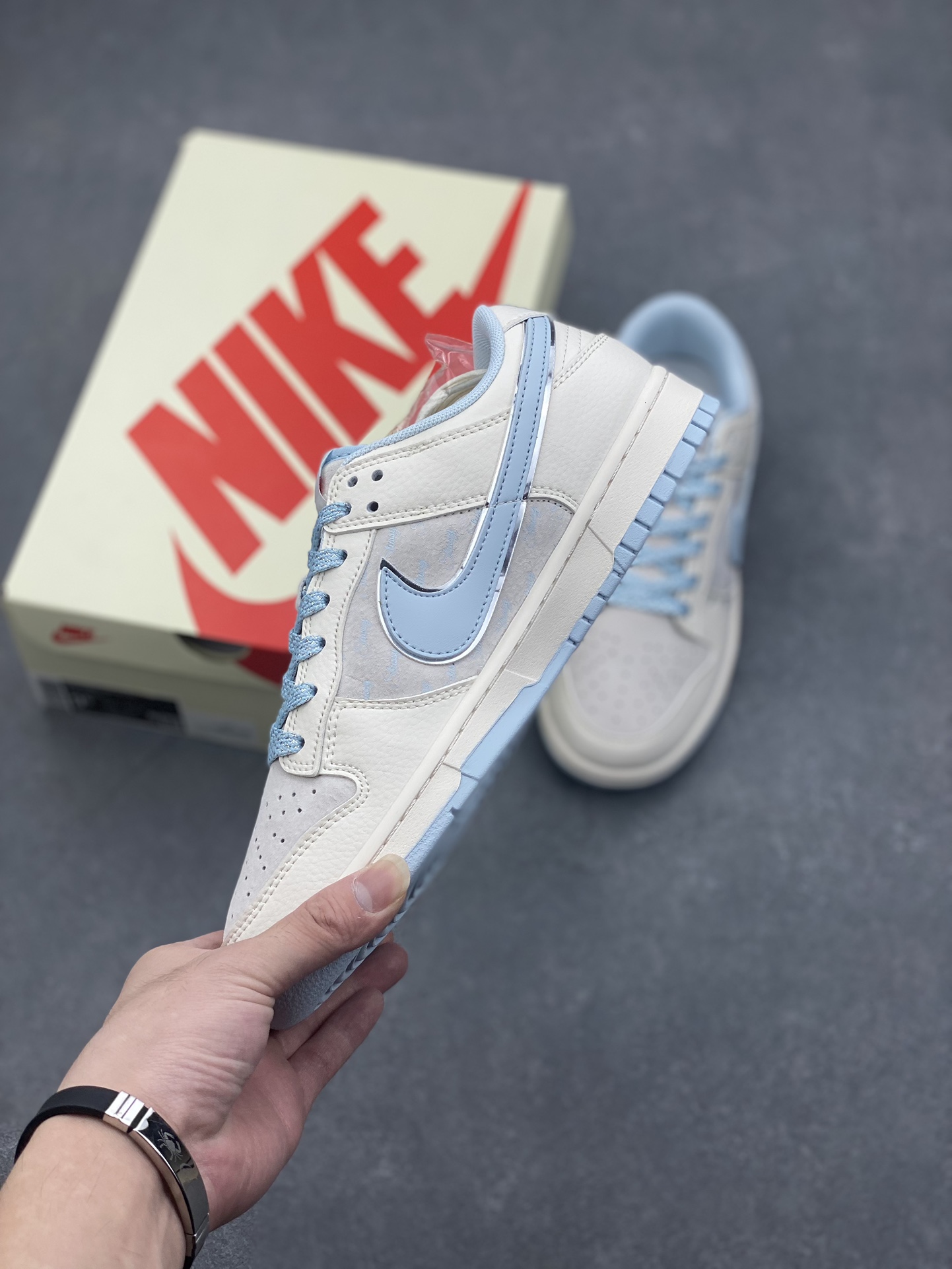 Nike SB Dunk Low Stussy - Double Swoosh Ice Crystal Blue Sneakers 4 i1728847452 3475 4