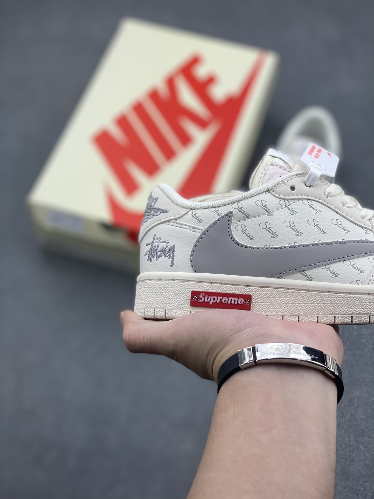 Travis Scott x Fragment Design x Jordan 1 Low OG SP Stussy Collab 6 i1729024419 3160 7