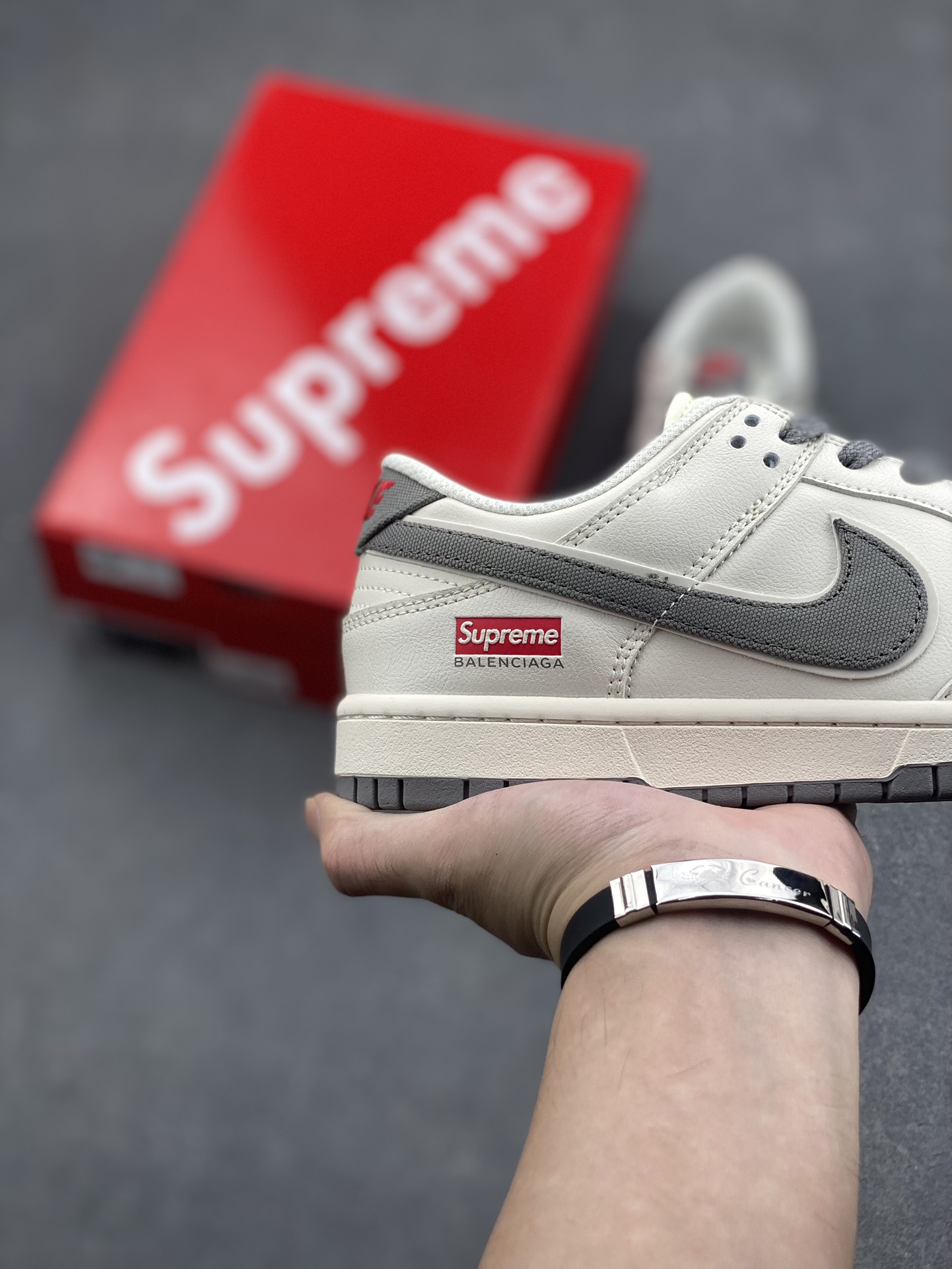 Nike SB Dunk Low Supreme Collaboration - Grey and Beige Casual Sneakers 5 i1729024490 5566 7