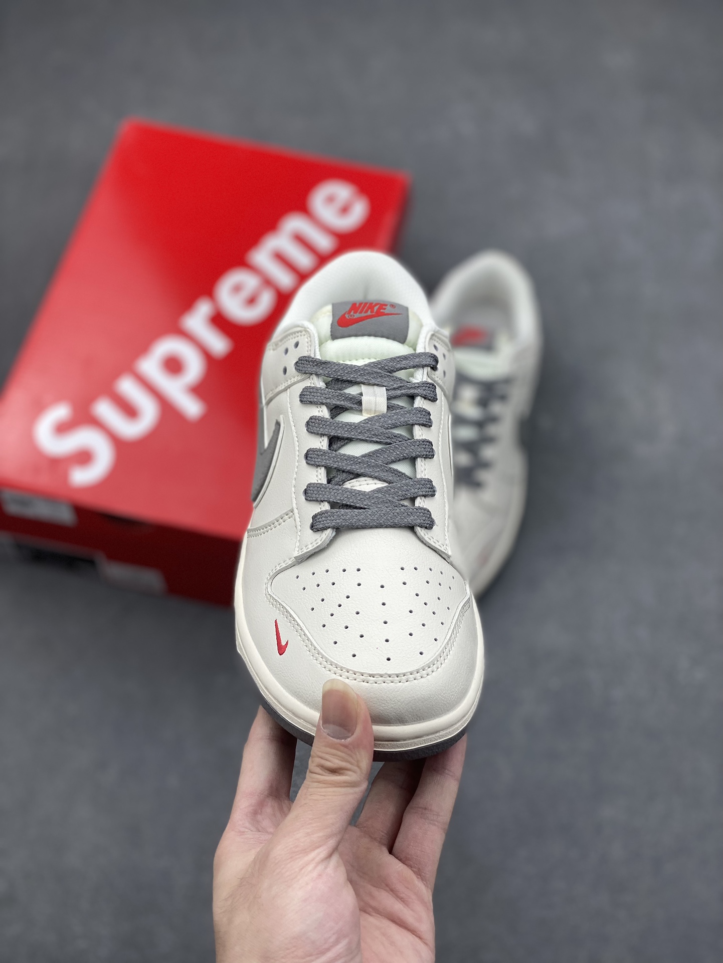 Nike SB Dunk Low Supreme Collaboration - Grey and Beige Casual Sneakers 2 i1729024490 8359 1