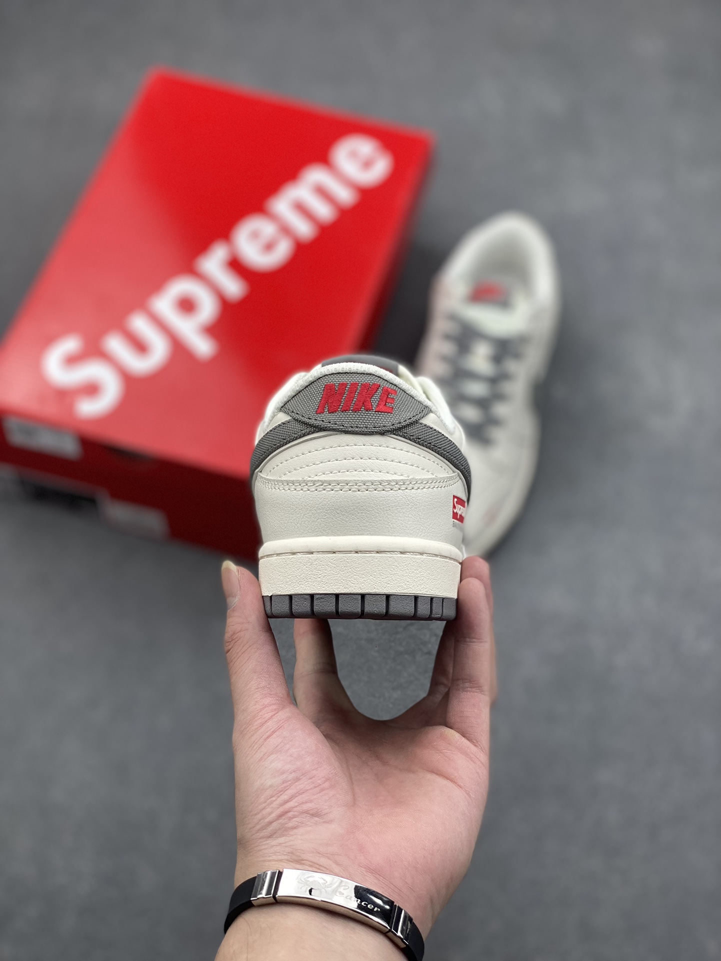 Nike SB Dunk Low Supreme Collaboration - Grey and Beige Casual Sneakers 4 i1729024490 8841 2