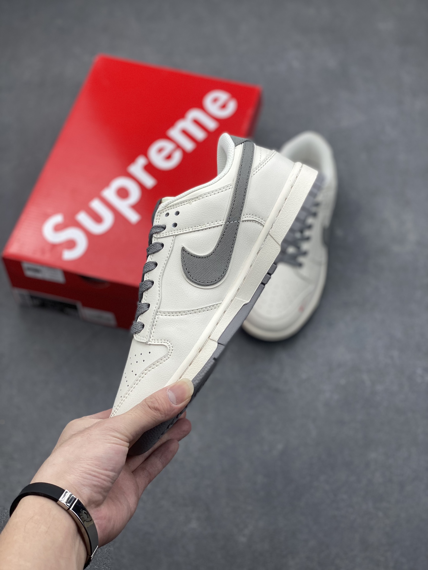 Nike SB Dunk Low Supreme Collaboration - Grey and Beige Casual Sneakers 3 i1729024490 9892 6