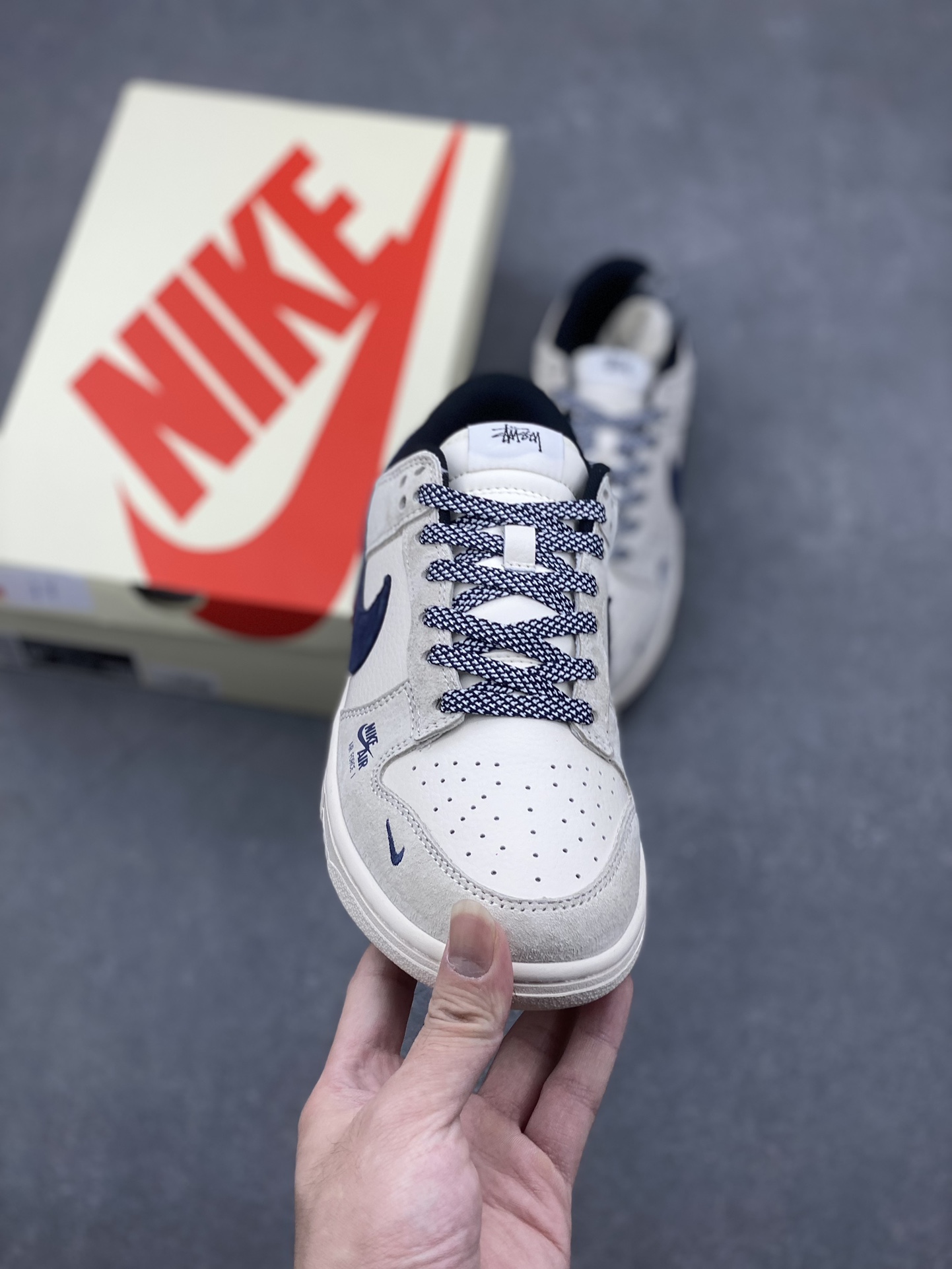 Nike SB Dunk Low Supreme x Stussy Collab - Cream/Navy - Limited Edition 2 i1729106178 2457 0