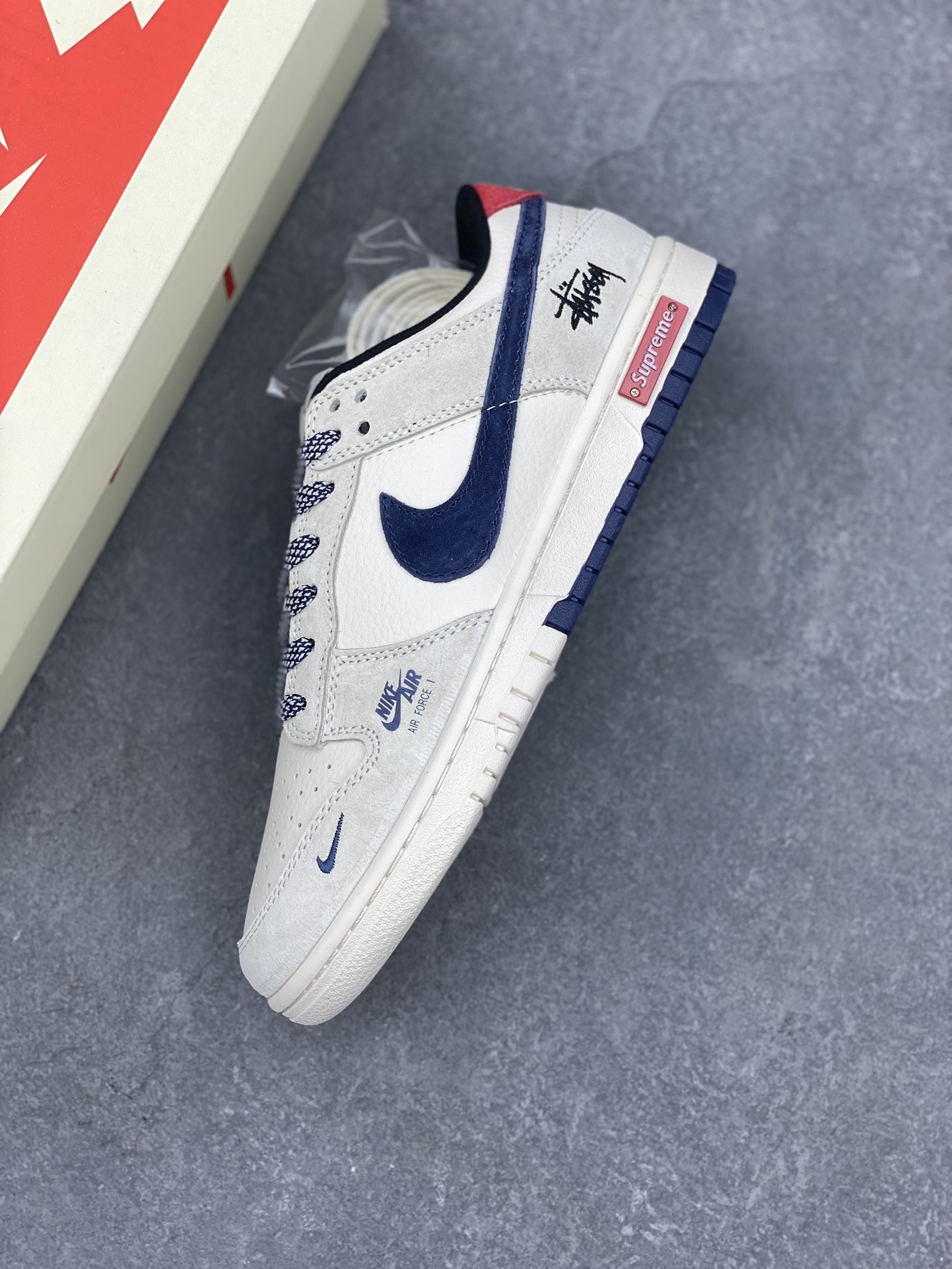 Nike SB Dunk Low Supreme x Stussy Collab - Cream/Navy - Limited Edition 7 i1729106179 9052 4