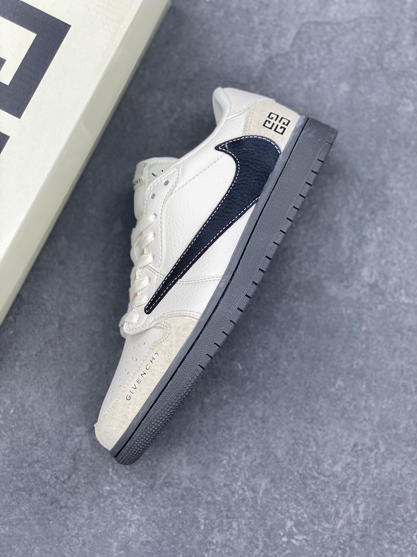 Travis Scott x Fragment Design x Air Jordan 1 Low OG SP 7 i1729182167 1300 2
