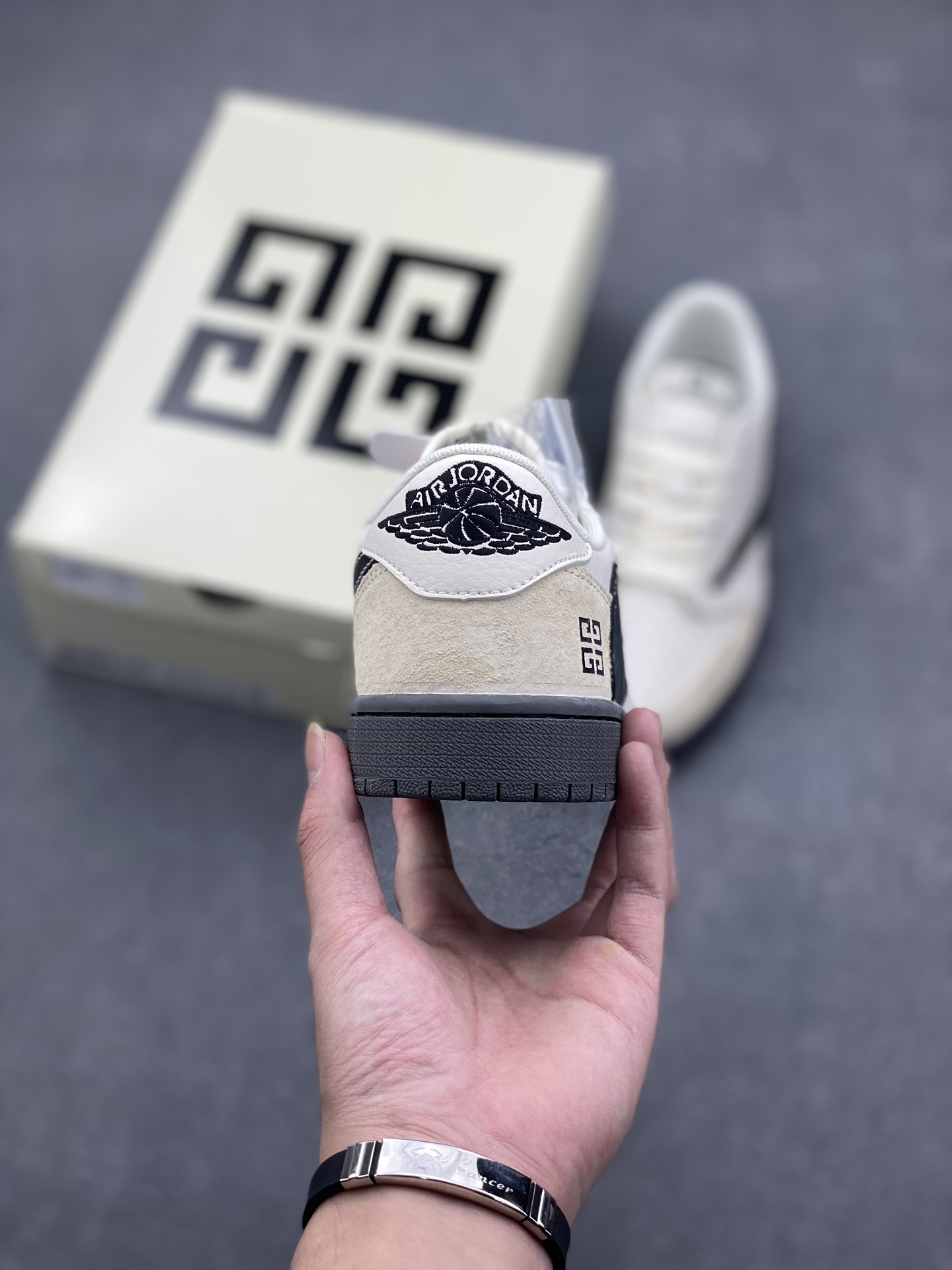 Travis Scott x Fragment Design x Air Jordan 1 Low OG SP 4 i1729182167 2770 6