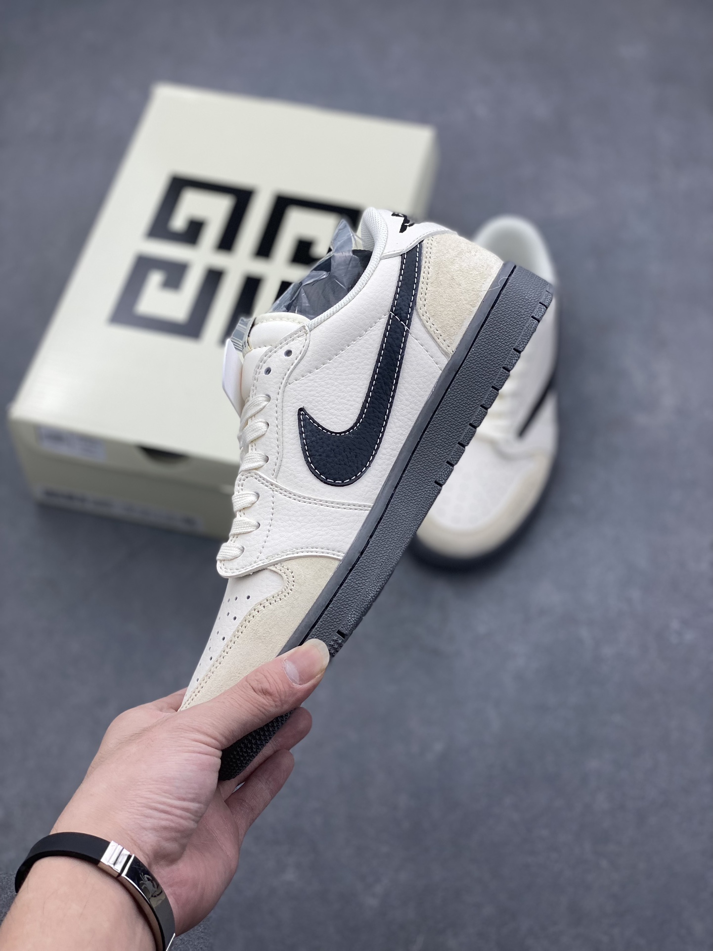 Travis Scott x Fragment Design x Air Jordan 1 Low OG SP 3 i1729182167 3130 8
