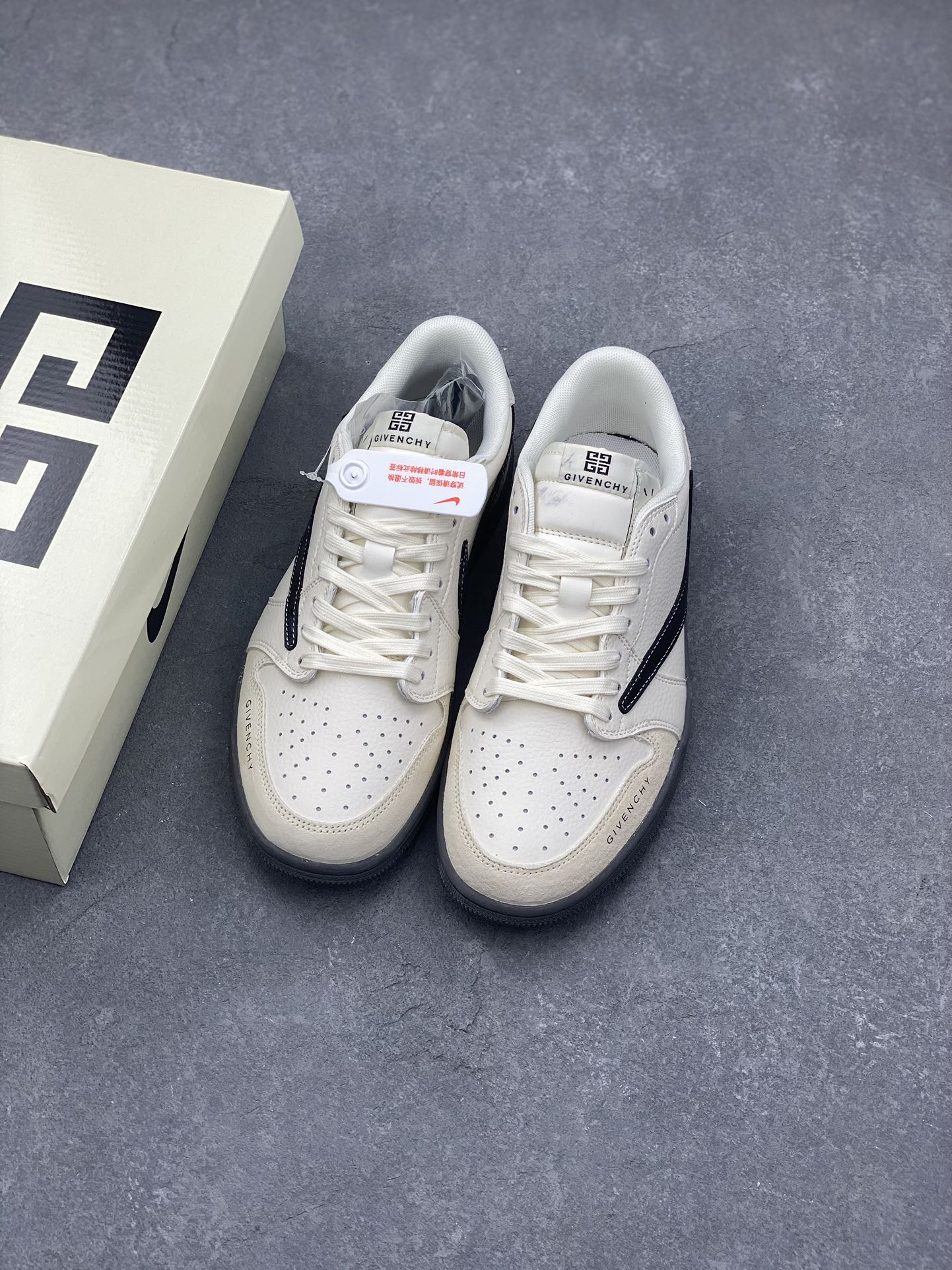 Travis Scott x Fragment Design x Air Jordan 1 Low OG SP 8 i1729182167 421 3