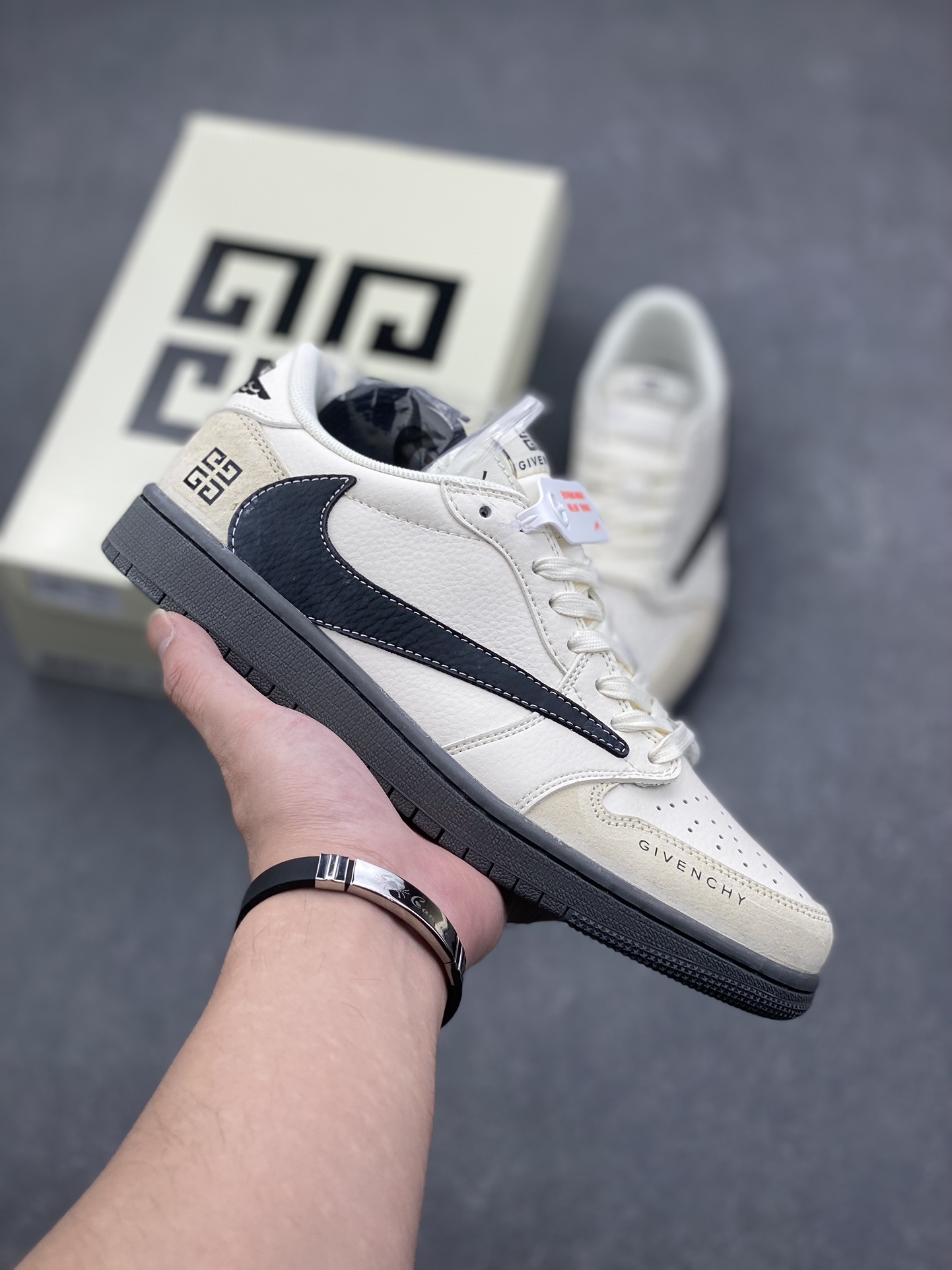 Travis Scott x Fragment Design x Air Jordan 1 Low OG SP 1 i1729182167 4938 0