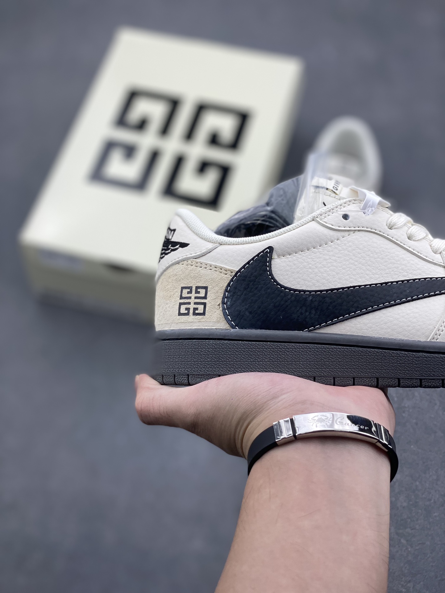 Travis Scott x Fragment Design x Air Jordan 1 Low OG SP 5 i1729182167 7046 4