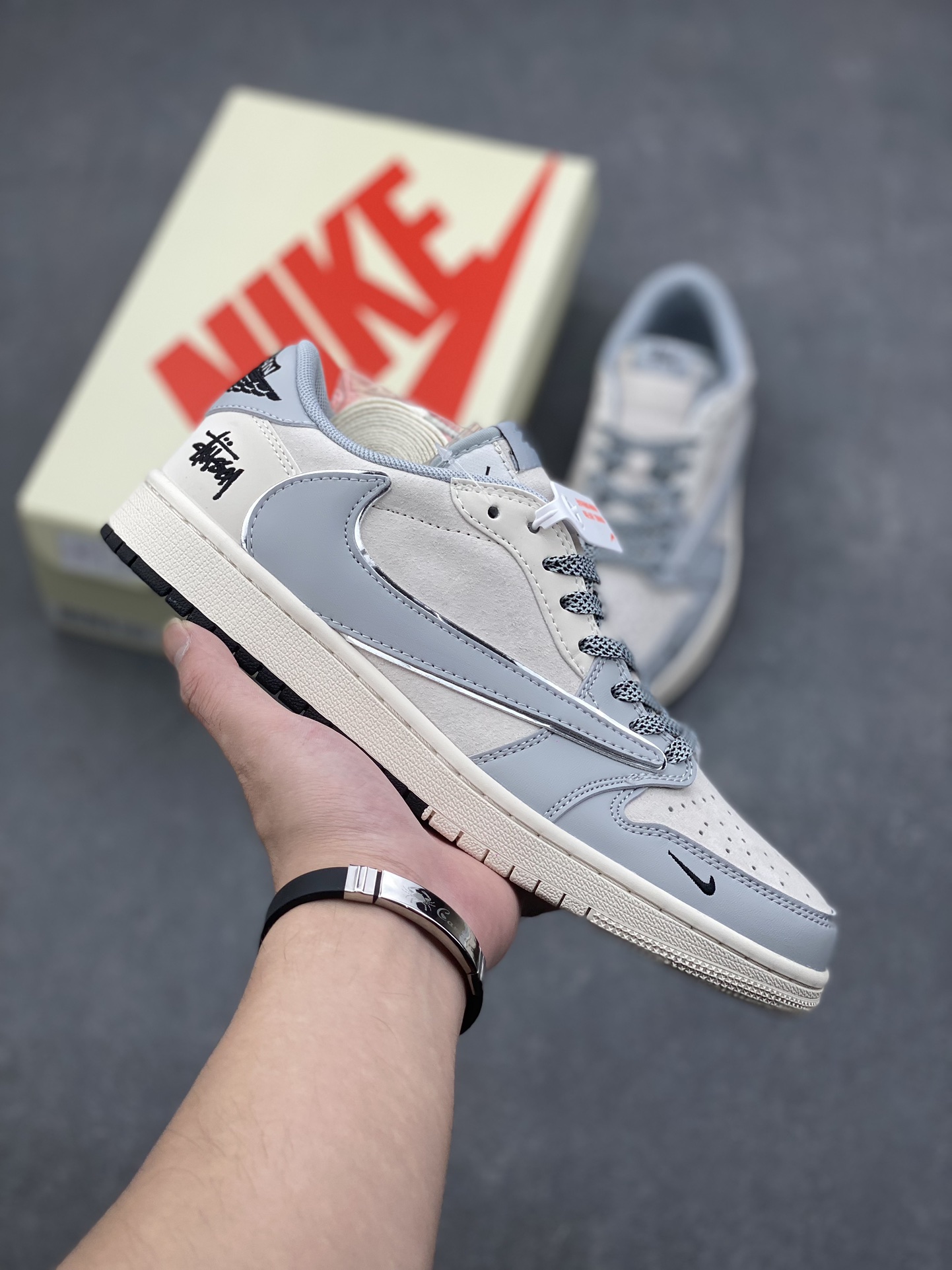 Travis Scott x Fragment Design x Jordan 1 Low OG SP Stussy Collab 2 i1729182206 5339 0