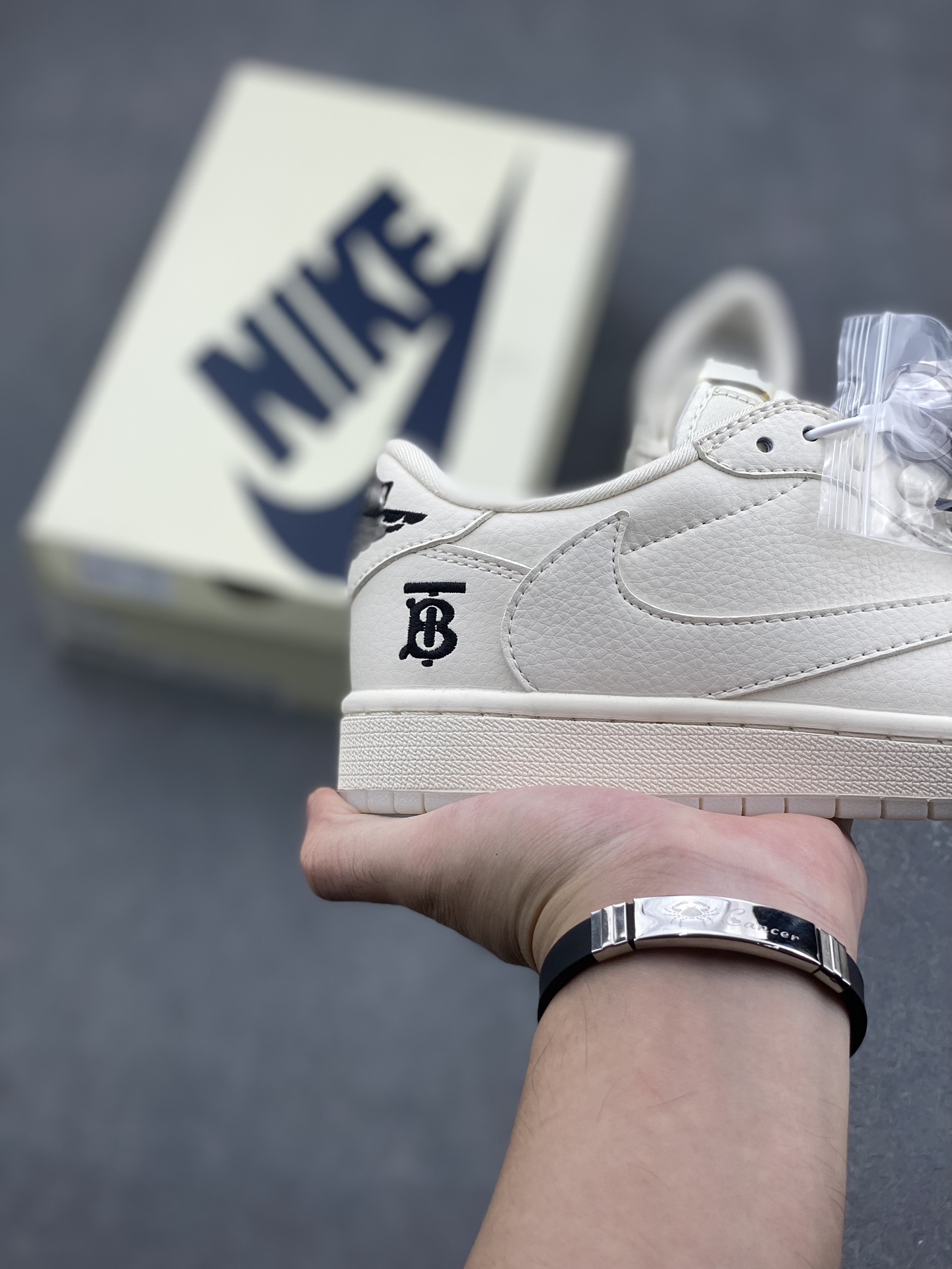 Travis Scott x Fragment Design x Jordan 1 Low OG SP "Burberry" Sneakers 5 i1729355302 1438 8