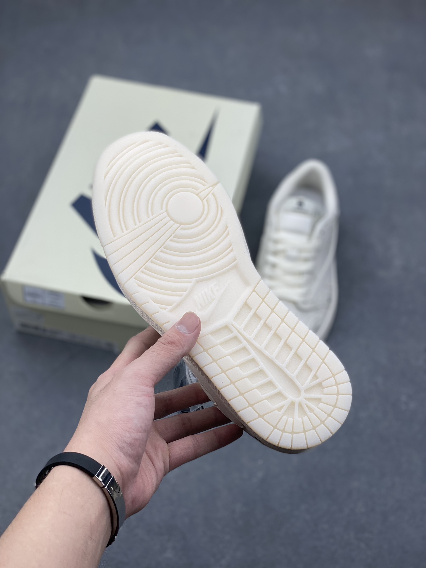 Travis Scott x Fragment Design x Jordan 1 Low OG SP "Burberry" Sneakers 6 i1729355302 2046 7