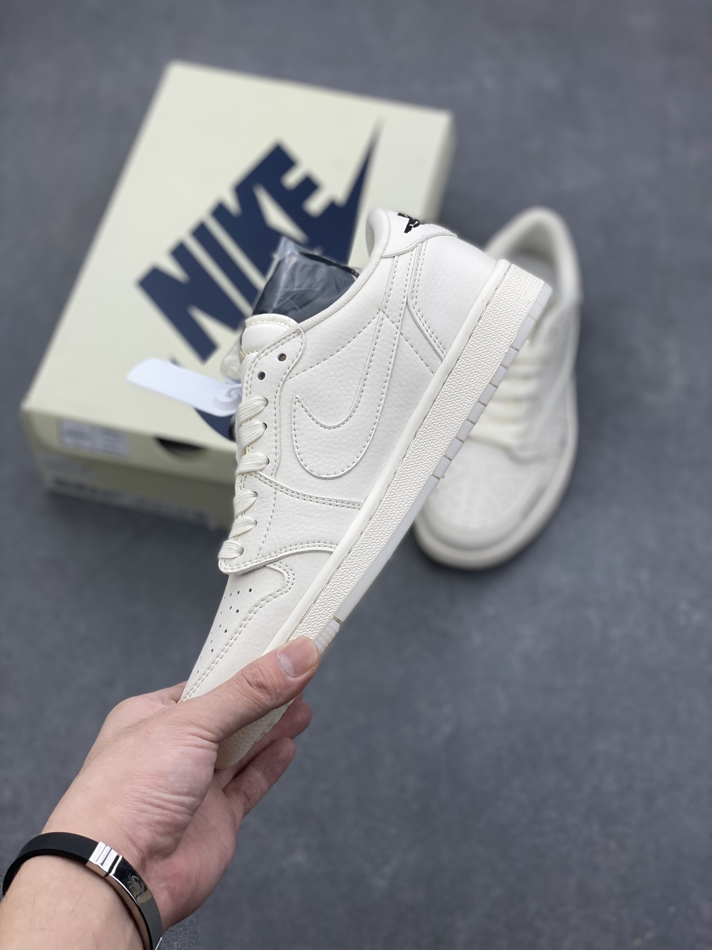 Travis Scott x Fragment Design x Jordan 1 Low OG SP "Burberry" Sneakers 3 i1729355302 2859 4