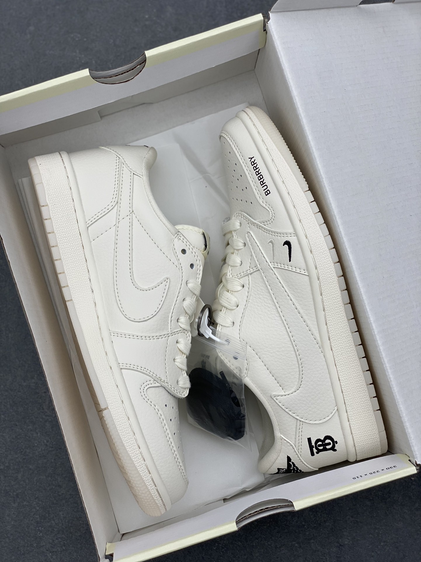 Travis Scott x Fragment Design x Jordan 1 Low OG SP "Burberry" Sneakers 9 i1729355302 3781 6
