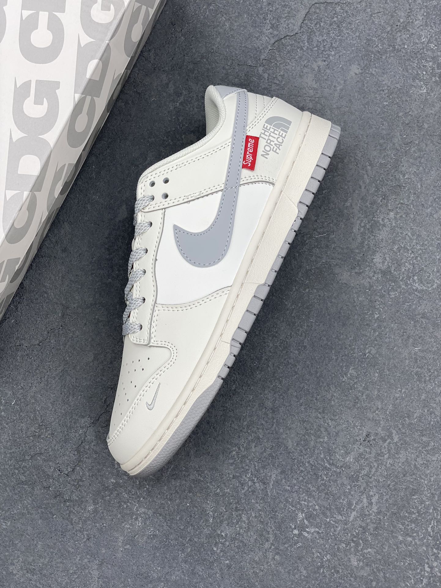 Nike SB Dunk Low Supreme The North Face - Grey Reflective Casual Shoes 8 i1729355520 8377 1