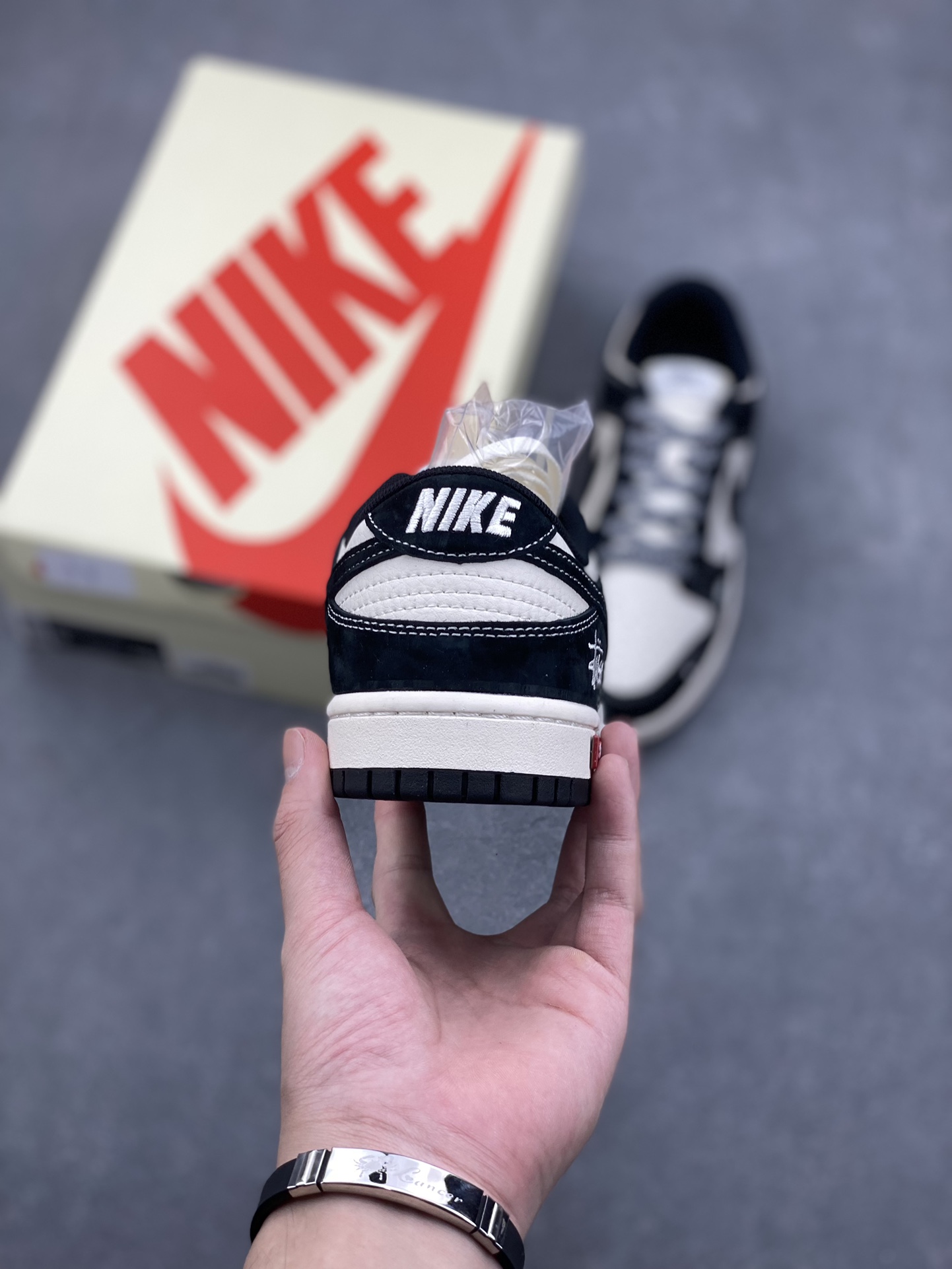 Nike SB Dunk Low Supreme x Stussy Black White Sneakers 5 i1729355575 1671 0